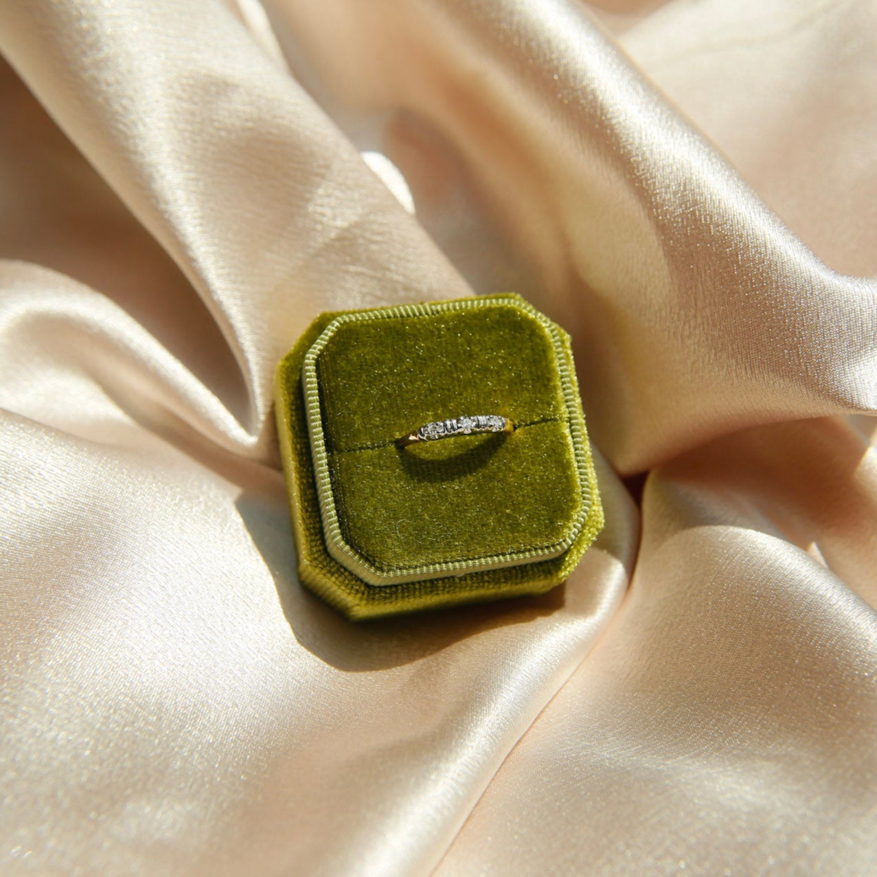 Vintage 14k Diamond Three Stone Band | sz 4.75