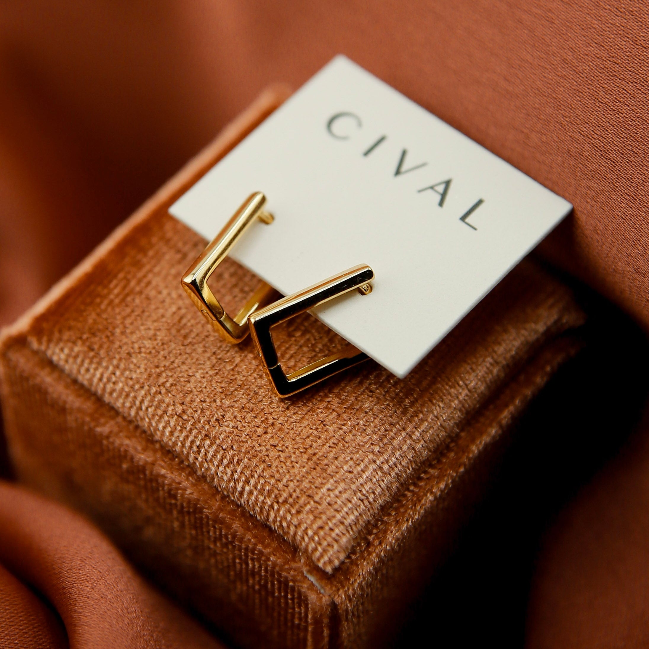 *new* Kate | Huggie Hoop