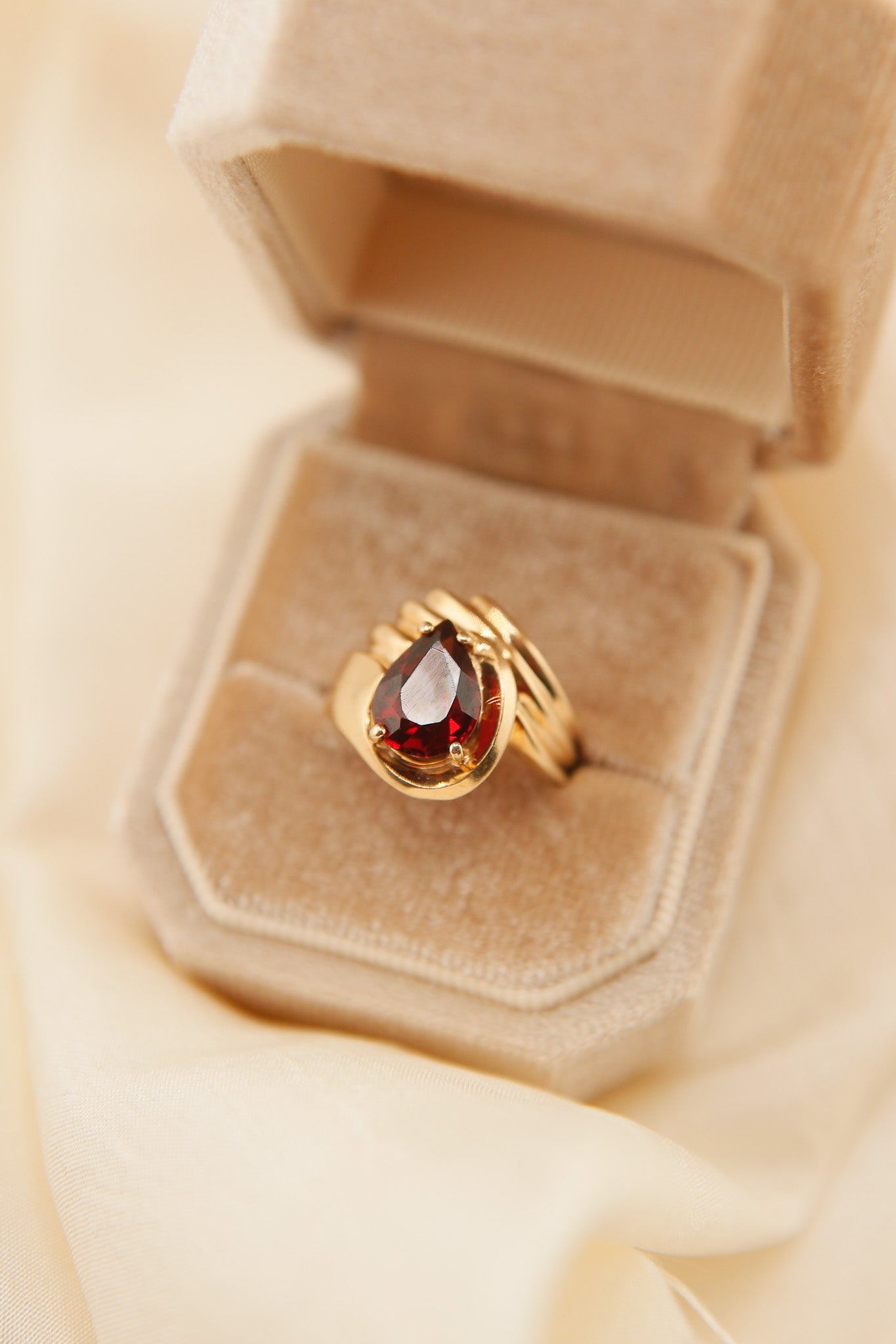 60's 14k Pear Garnet Ring | sz 6.75