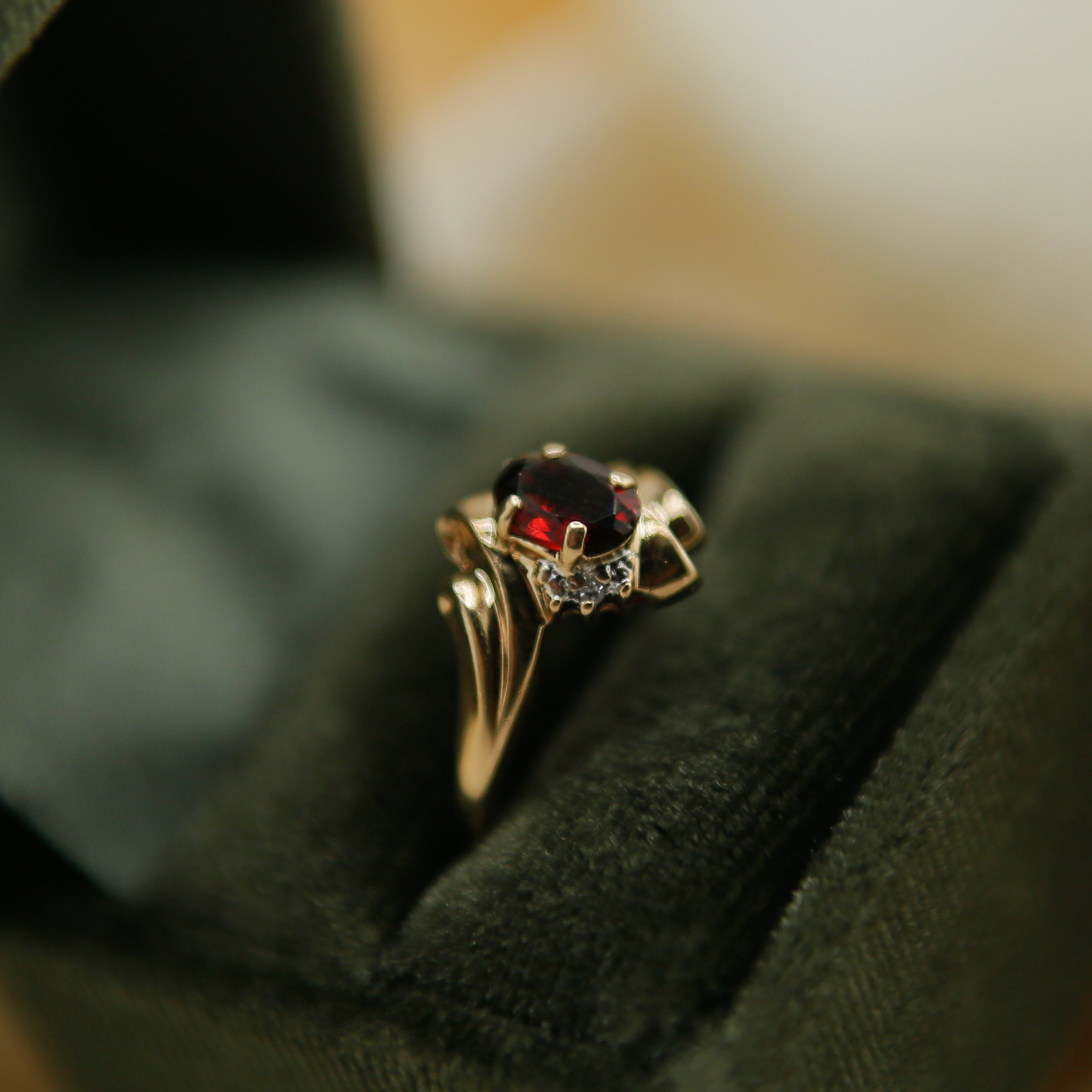 80's Dainty 10k Garnet & Diamond Bypass Ring | sz 7