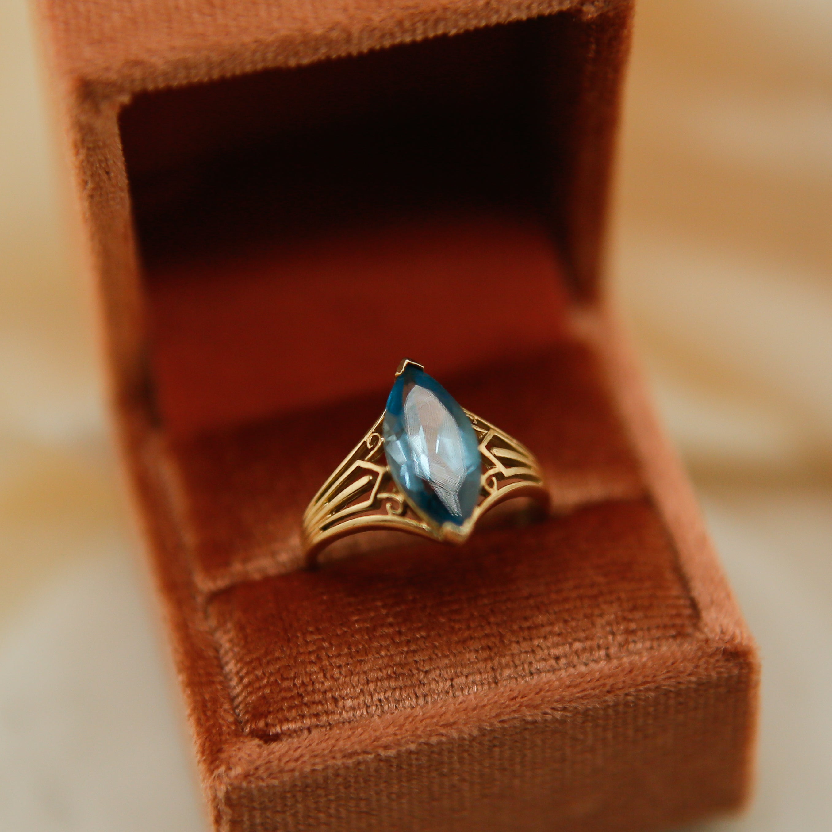 70's Marquise Blue Lab Sapphire Solitaire 10k Ring | sz 7.75