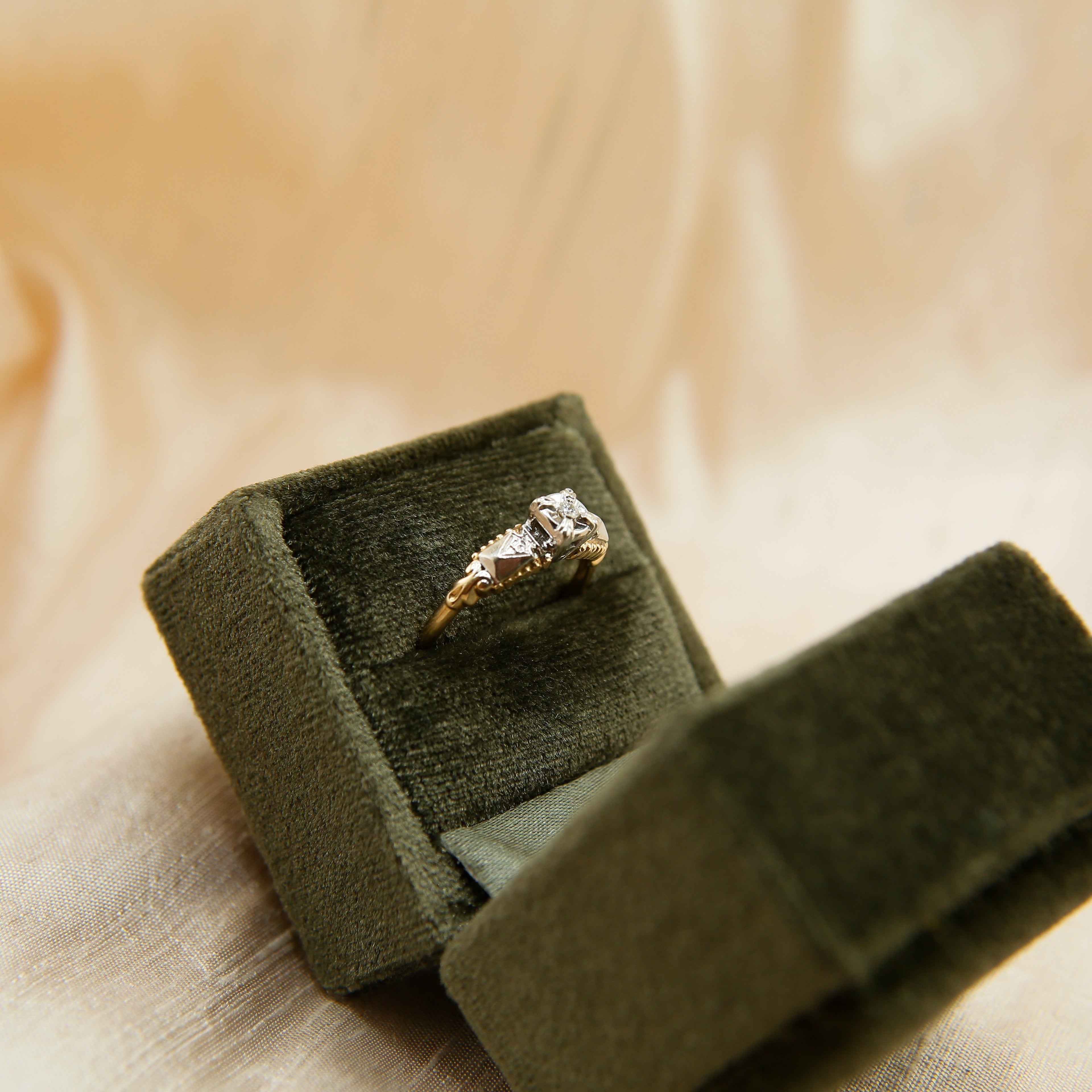 Vintage Two Tone Die Cast Solitaire Diamond Ring | sz 8