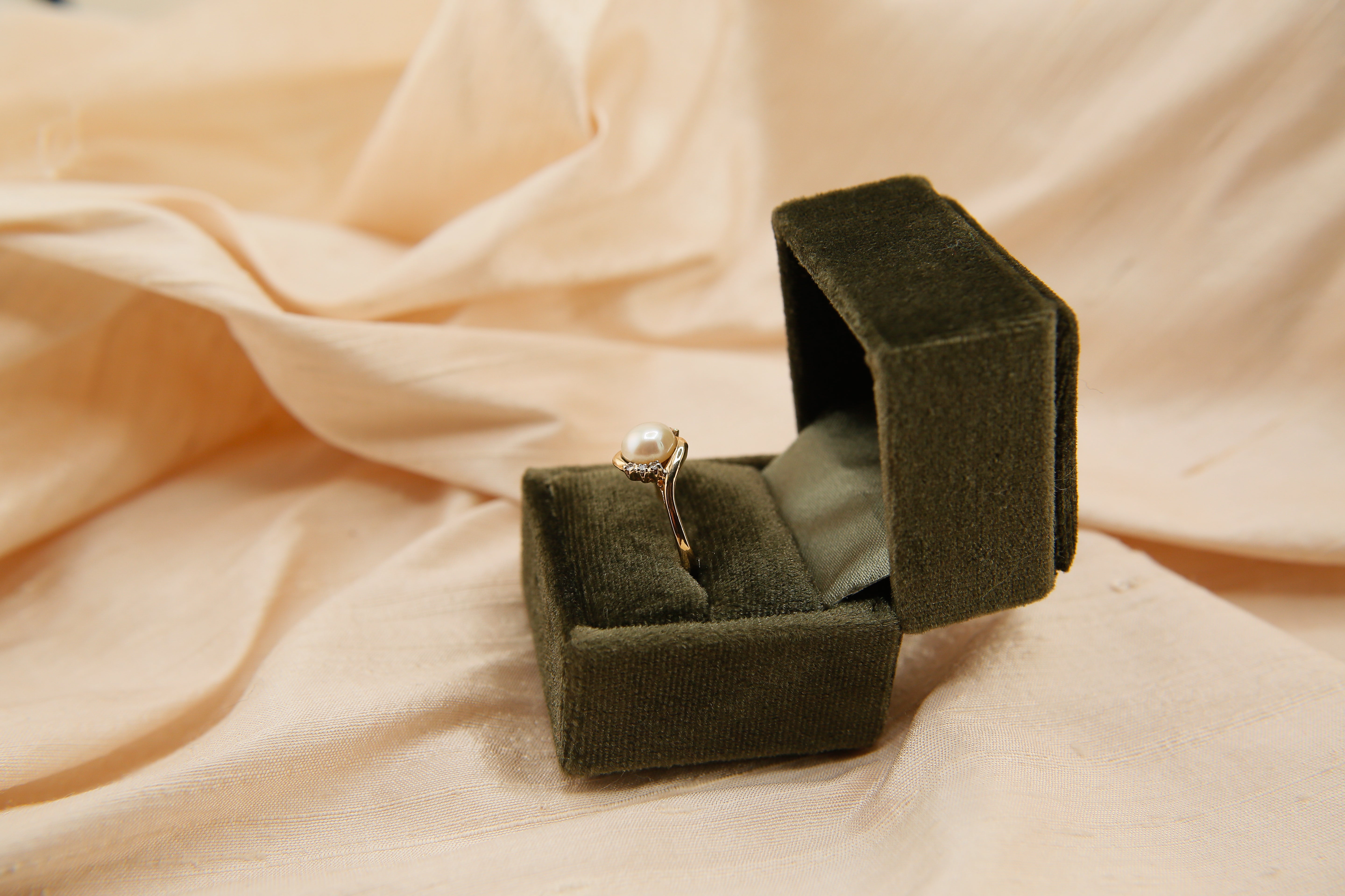 14k Pearl Bypass w Diamond Accent | sz 6.5