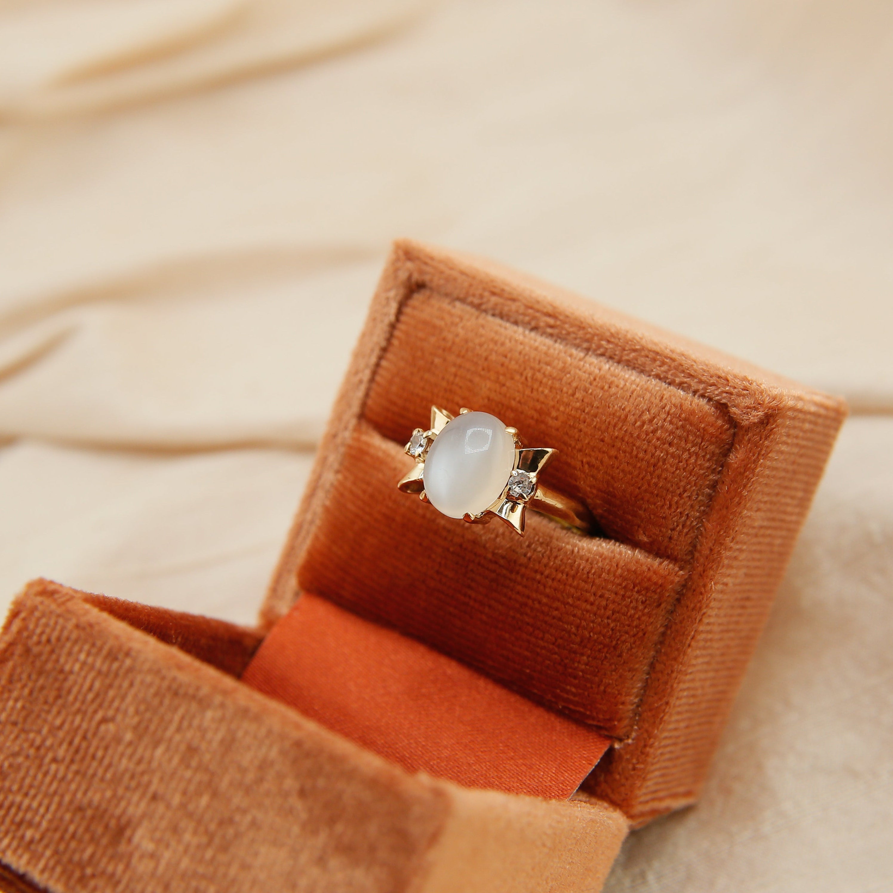 Vintage 10k White Moonstone Bow Ring | sz 6.25