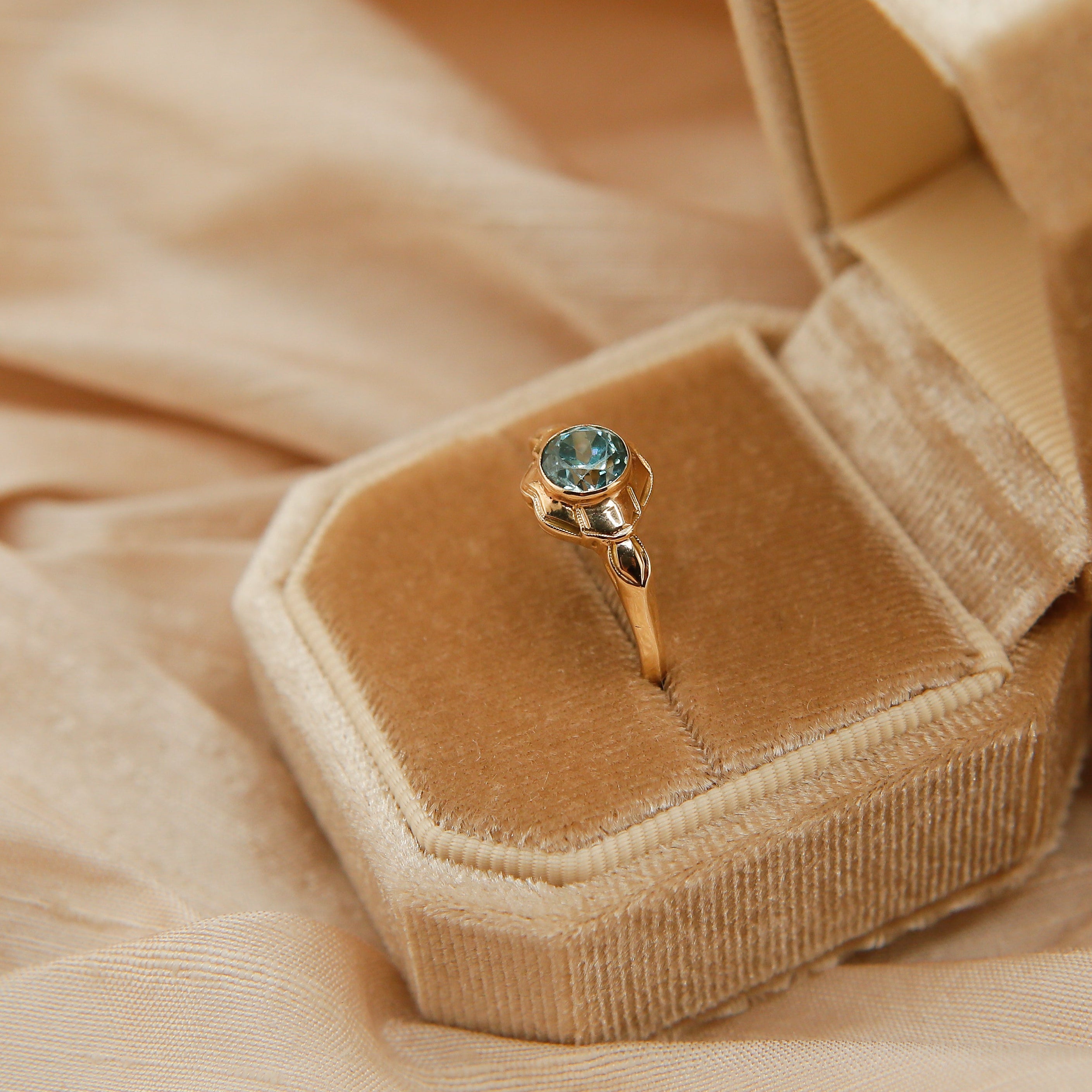 10k Deco Swiss Blue Topaz | sz 5