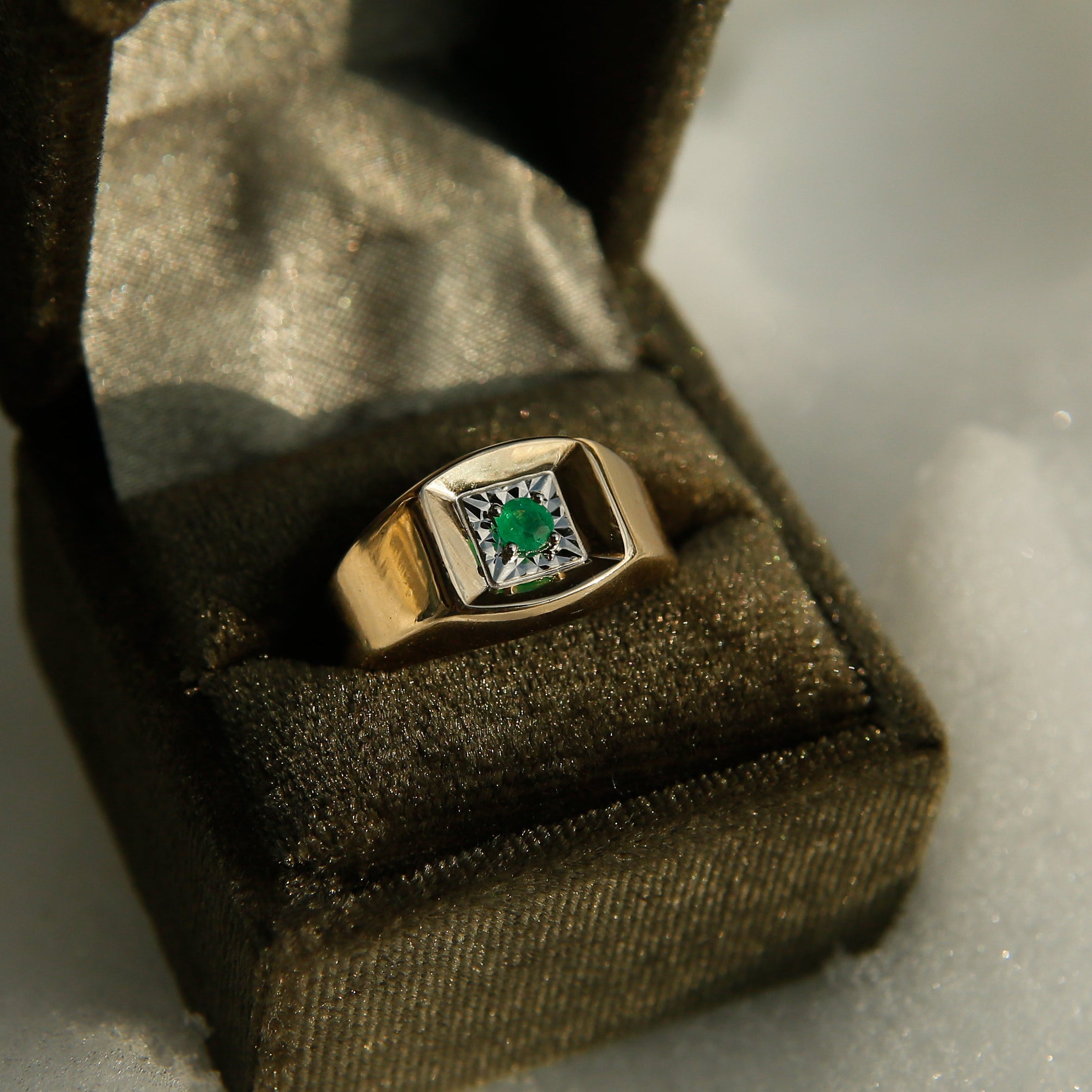 Two Tone 10k Emerald Signet Ring | sz 9.25