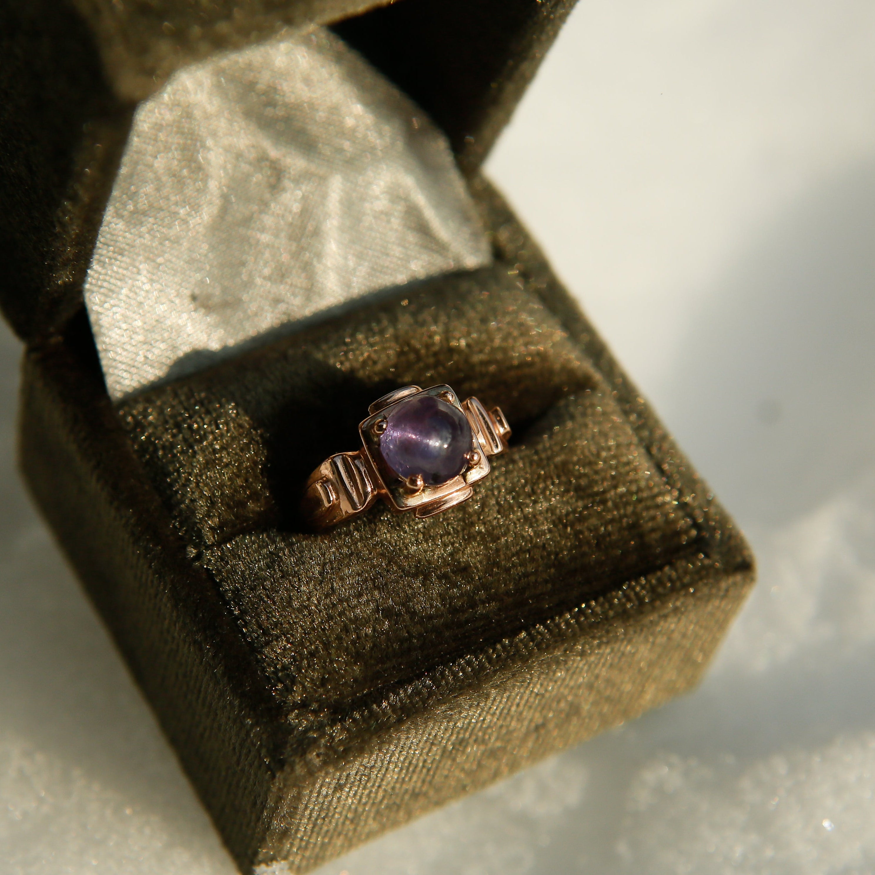 14k Deco Sugarloaf Purple Sapphire | sz 5.75