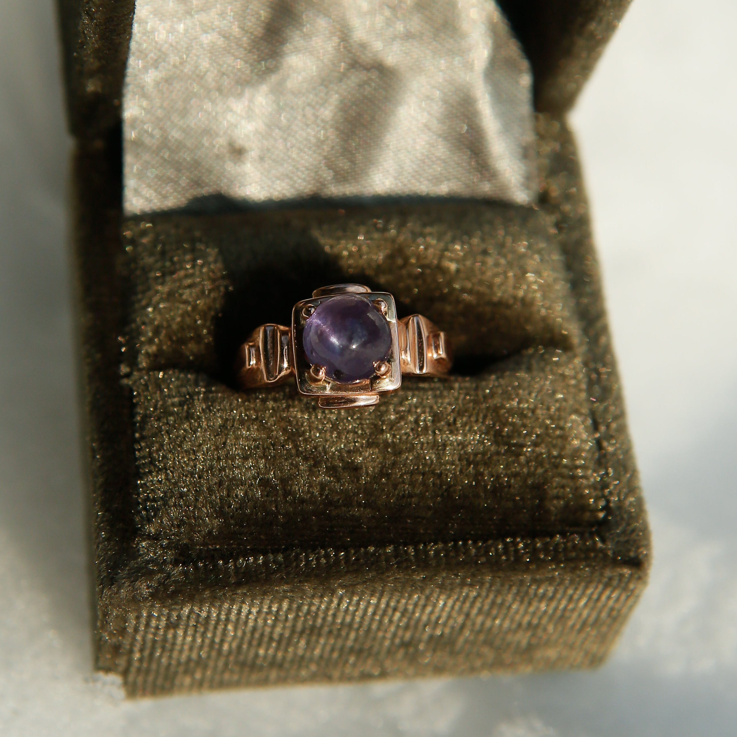 14k Deco Sugarloaf Purple Sapphire | sz 5.75