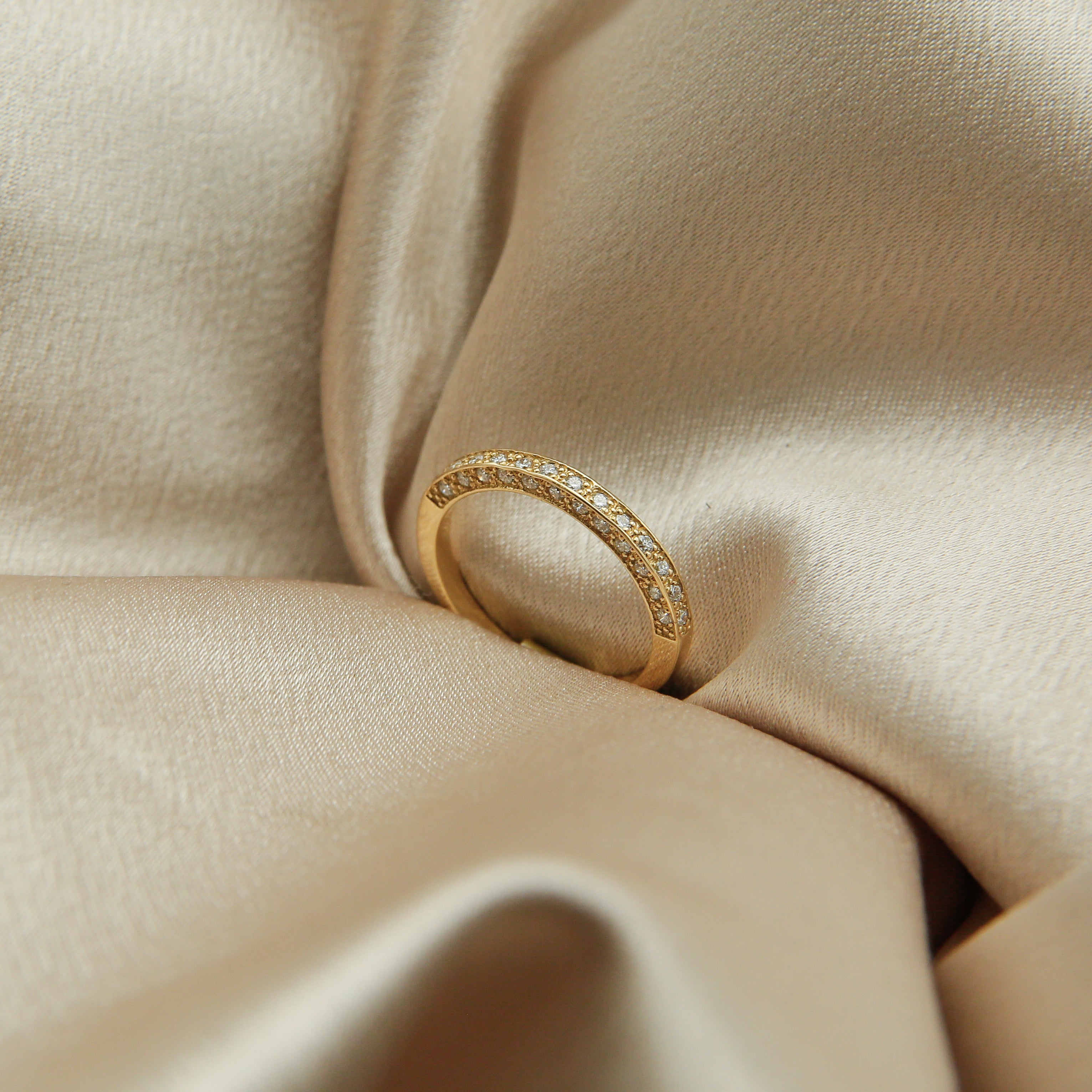 19k Half Infinity Band 1960's | sz 7