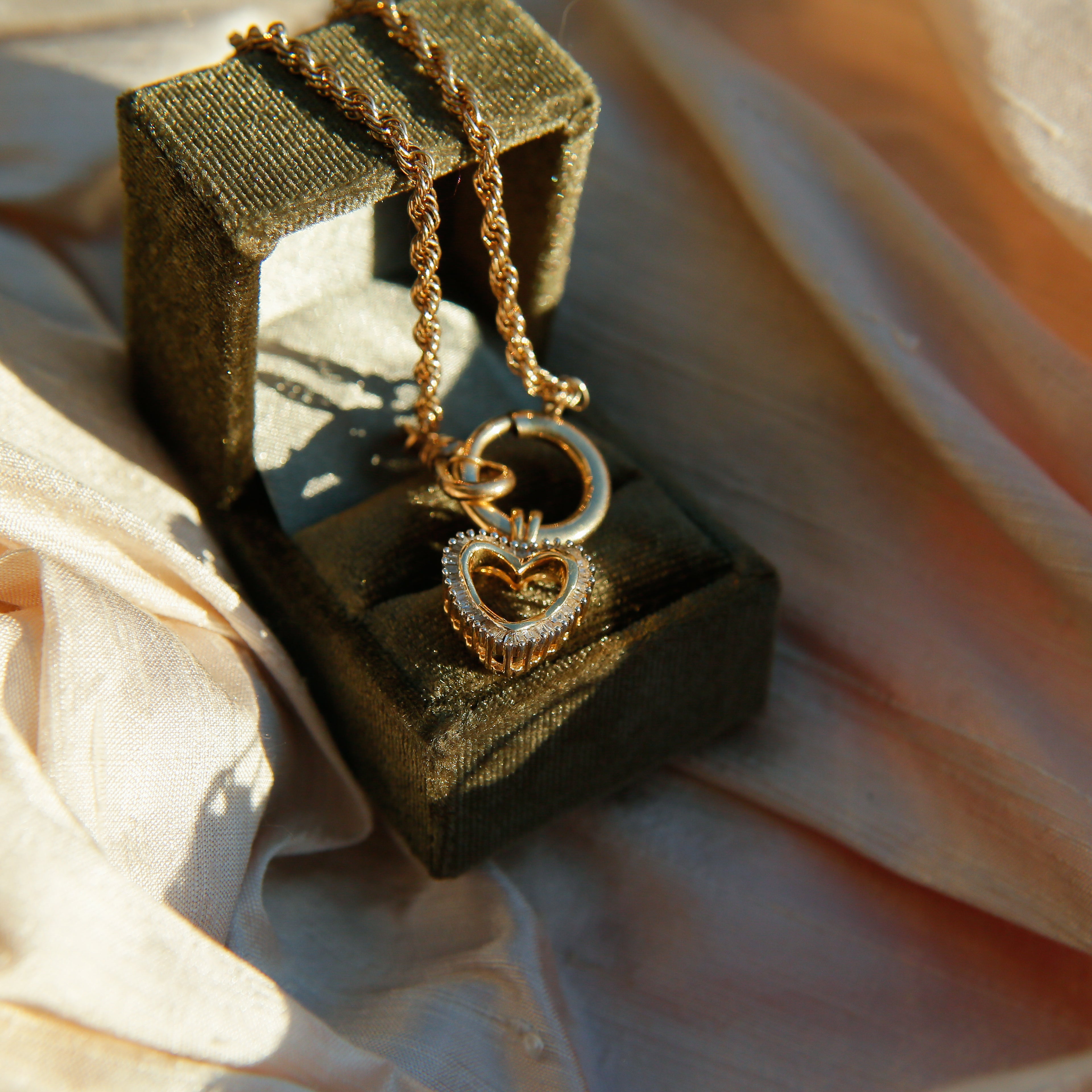 Vintage Chunky Statement Diamond Heart Choker | Necklace