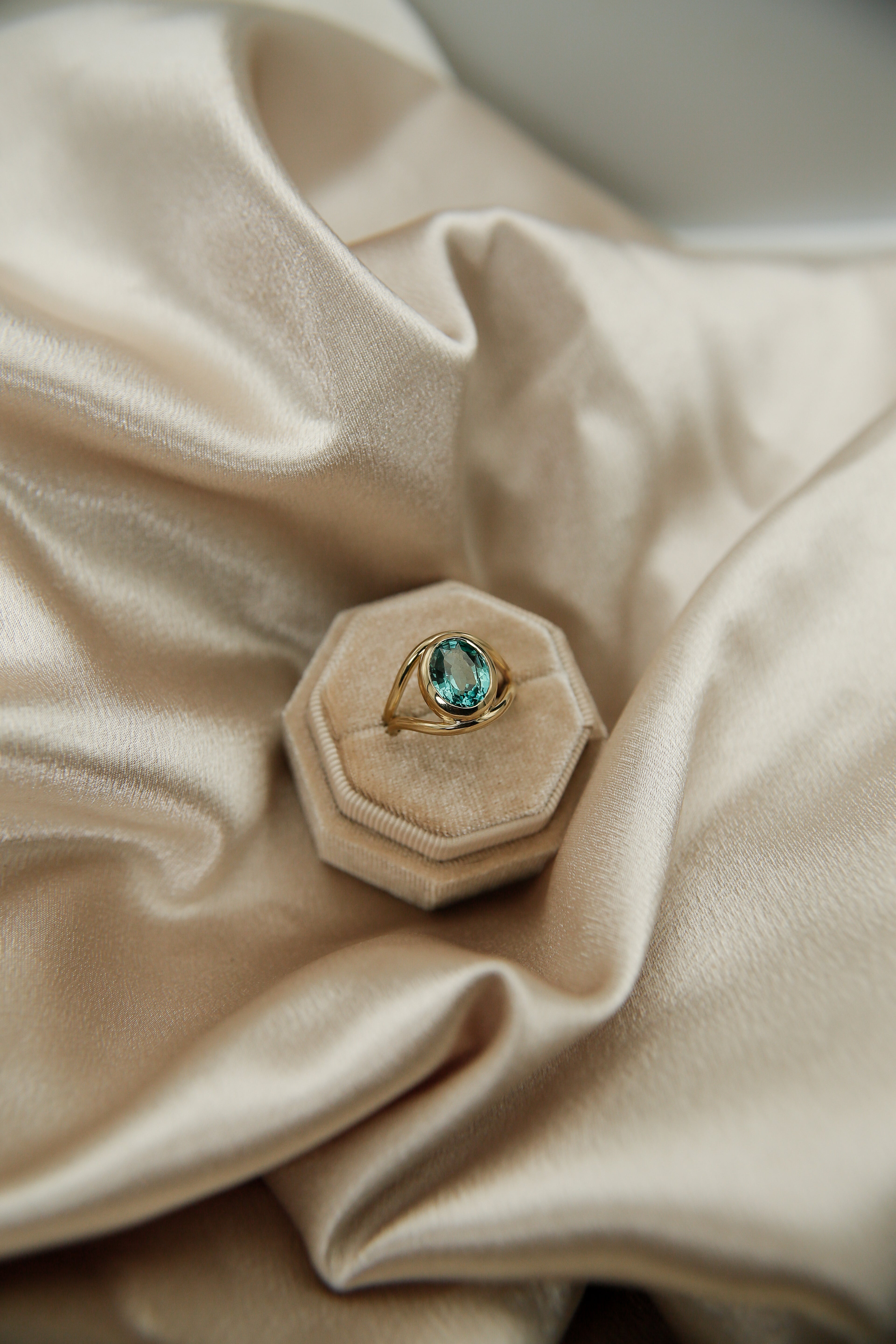 Jamie | 6.5 ct Paraiba Sapphire | sz 8