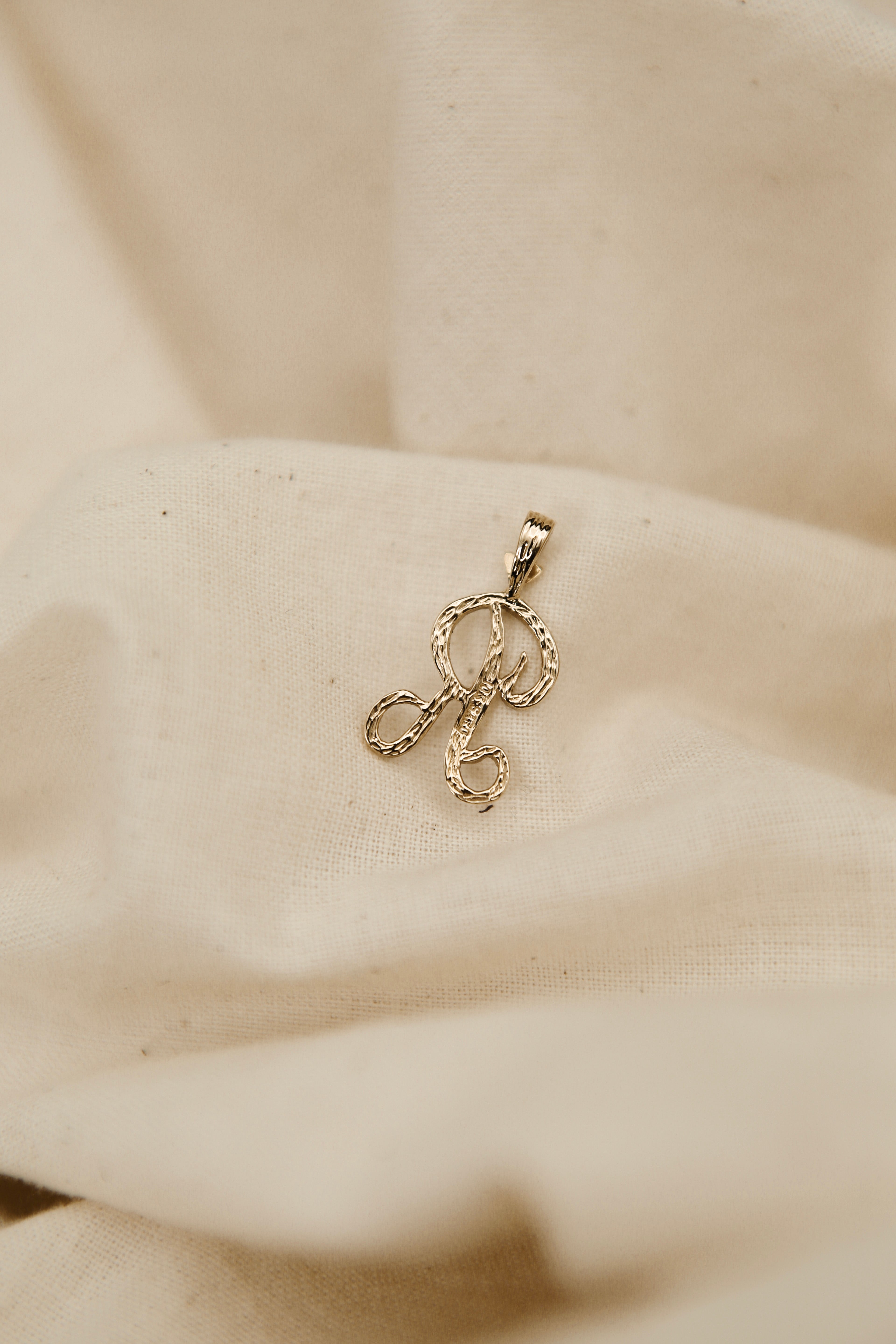 80's "R" Letter | Necklace Charm
