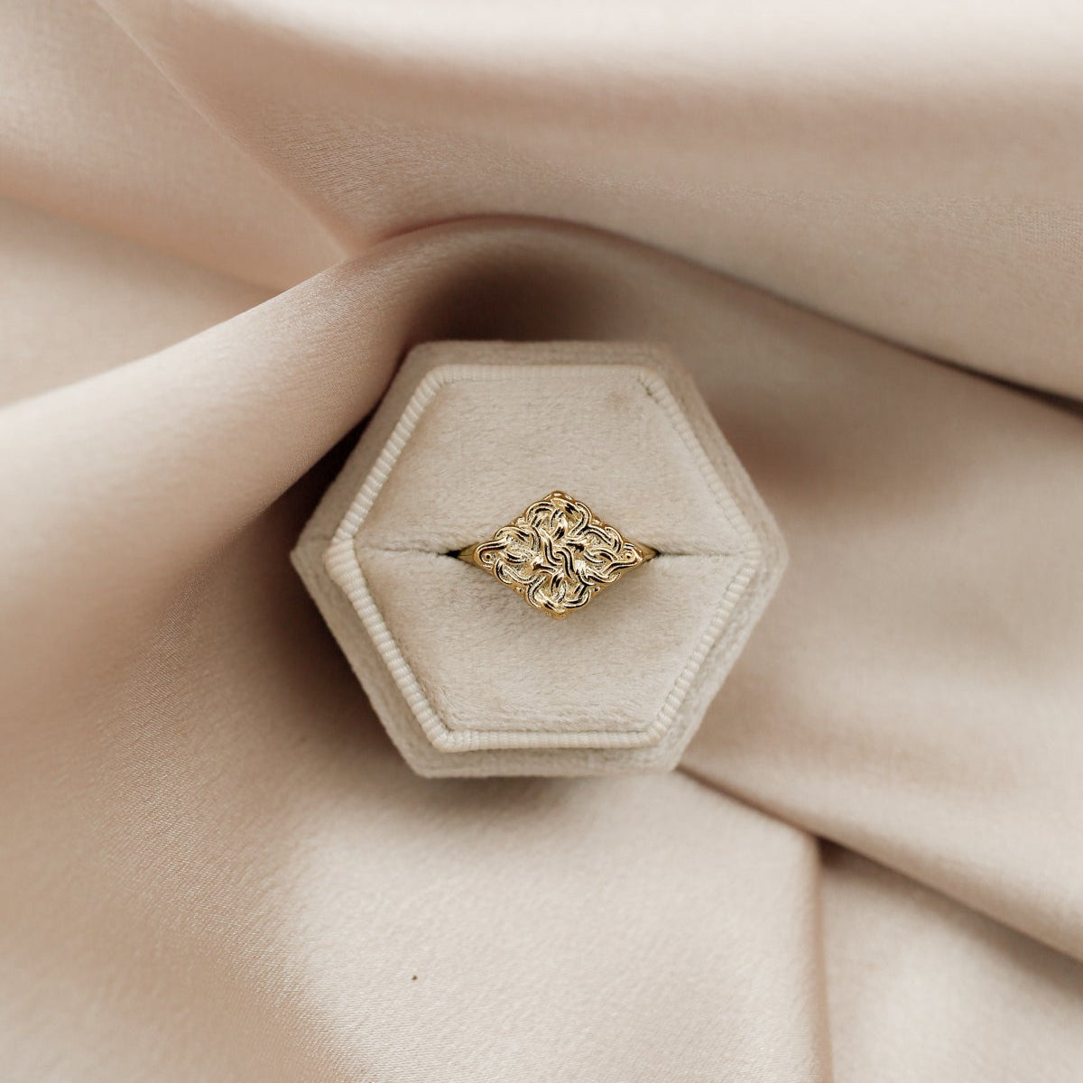 Thea Ring