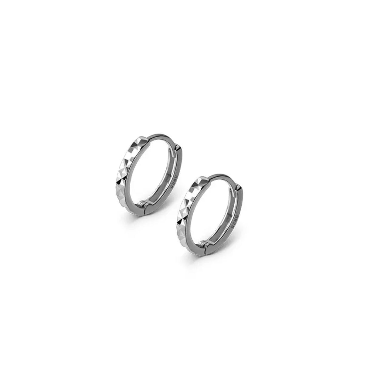 Meli | Huggie Hoop