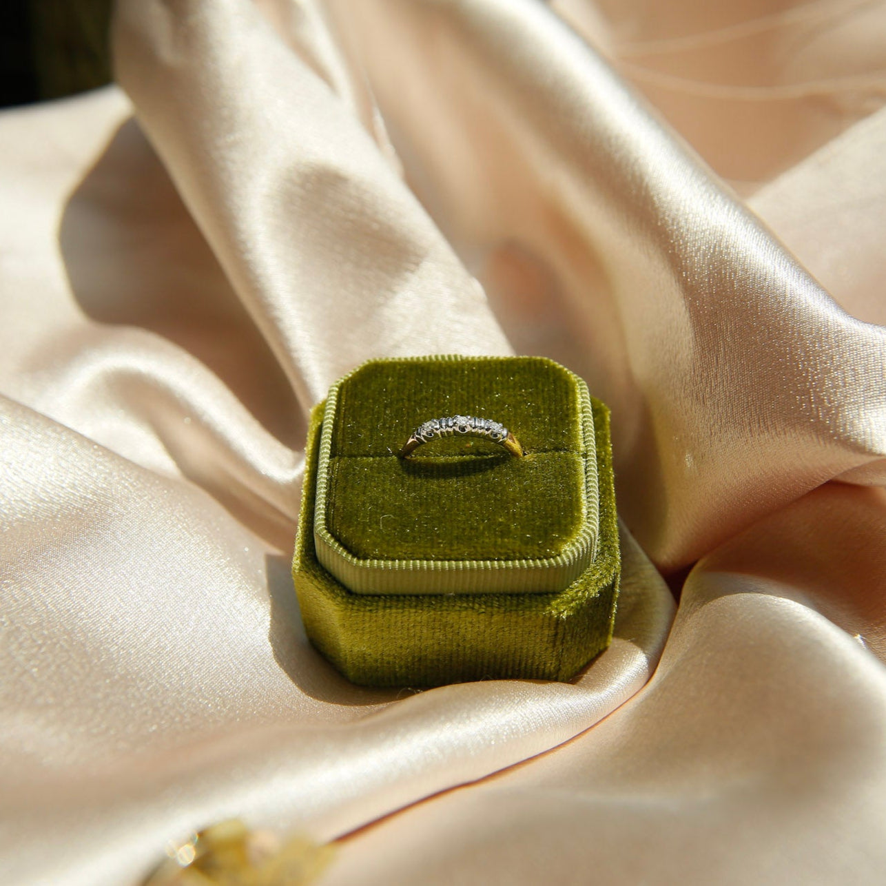 Vintage 14k Diamond Three Stone Band | sz 4.75