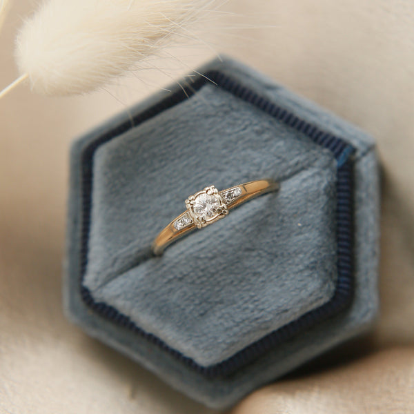 Vintage gold ring with natural diamond 