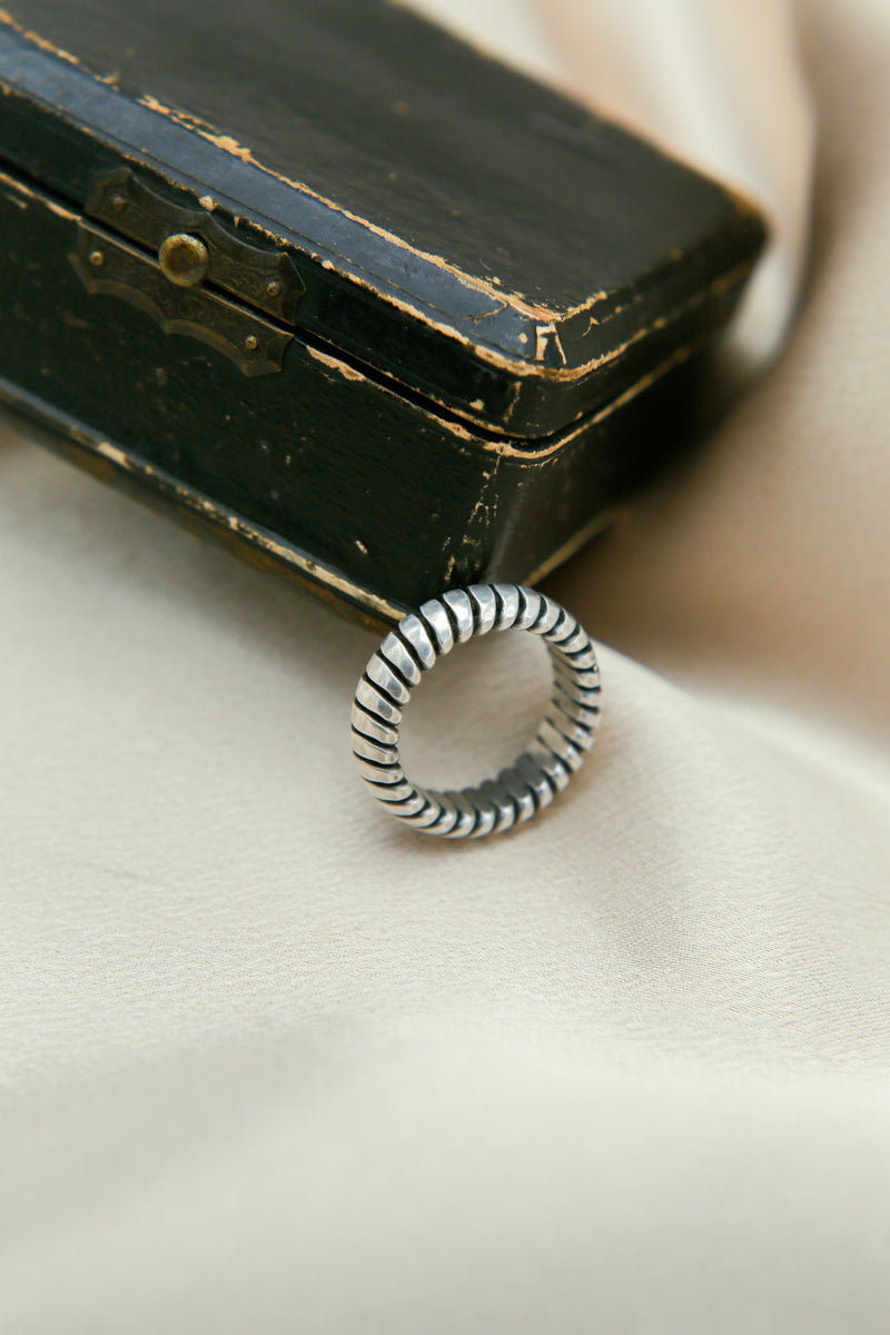 Vintage Heavy Textured Sterling Silver Ring | Sz 7