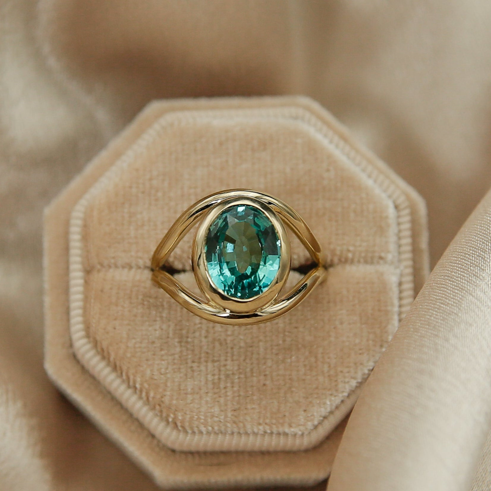 Jamie | 6.5 ct Paraiba Sapphire | sz 8