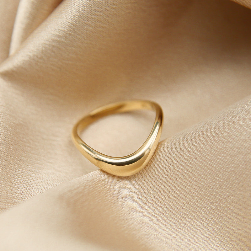 Ilya | Wave Wedding Band