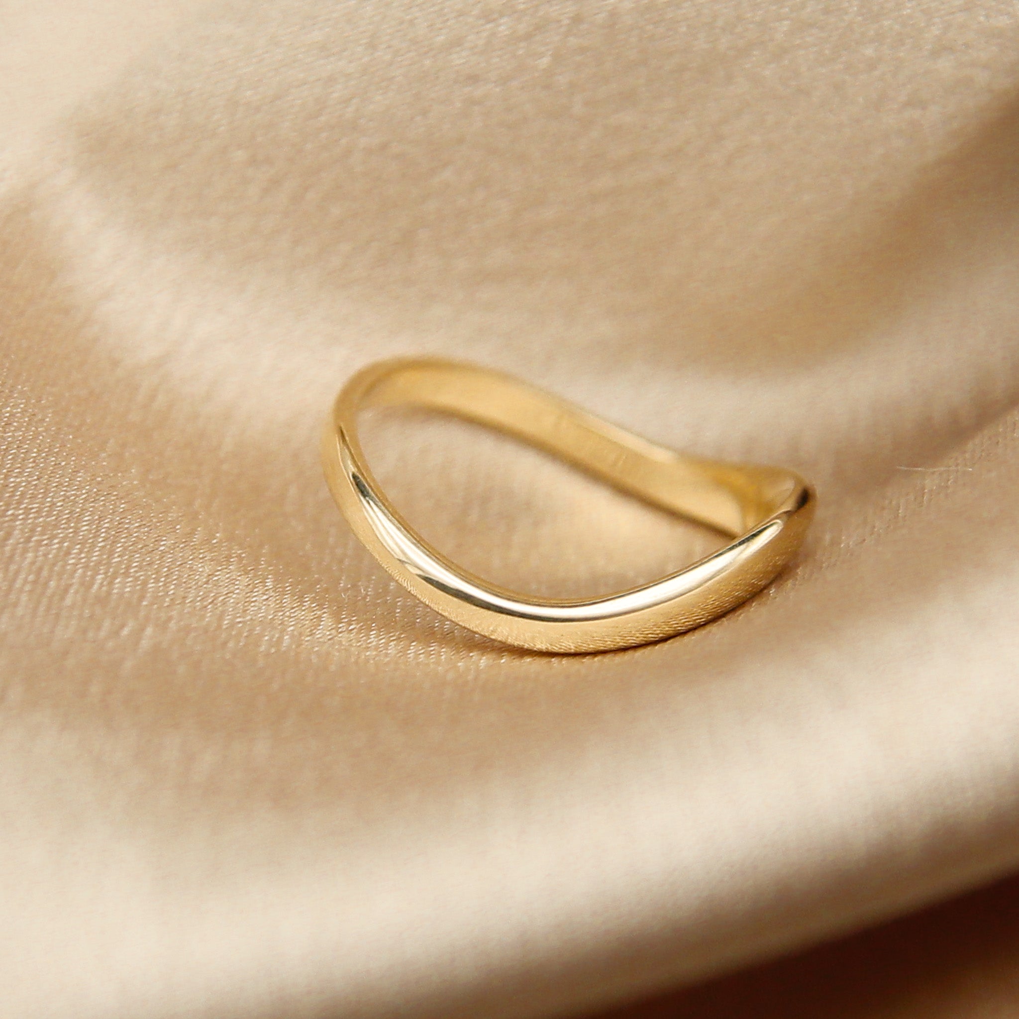 Ilya | Wave Wedding Band