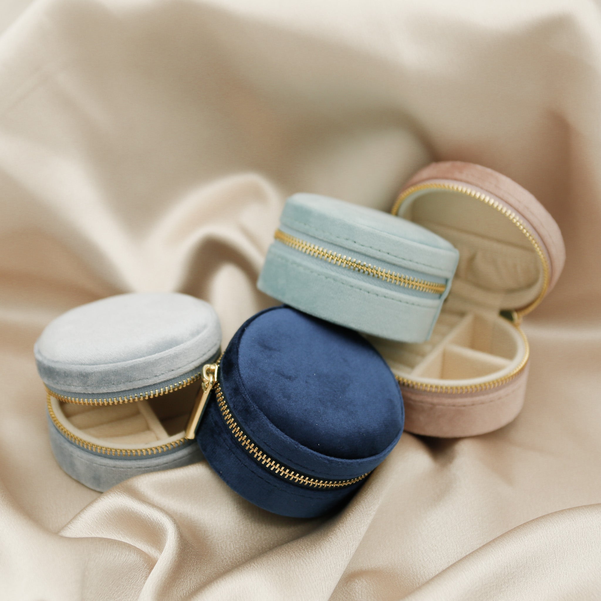 Round Velvet Travel Jewelry Case