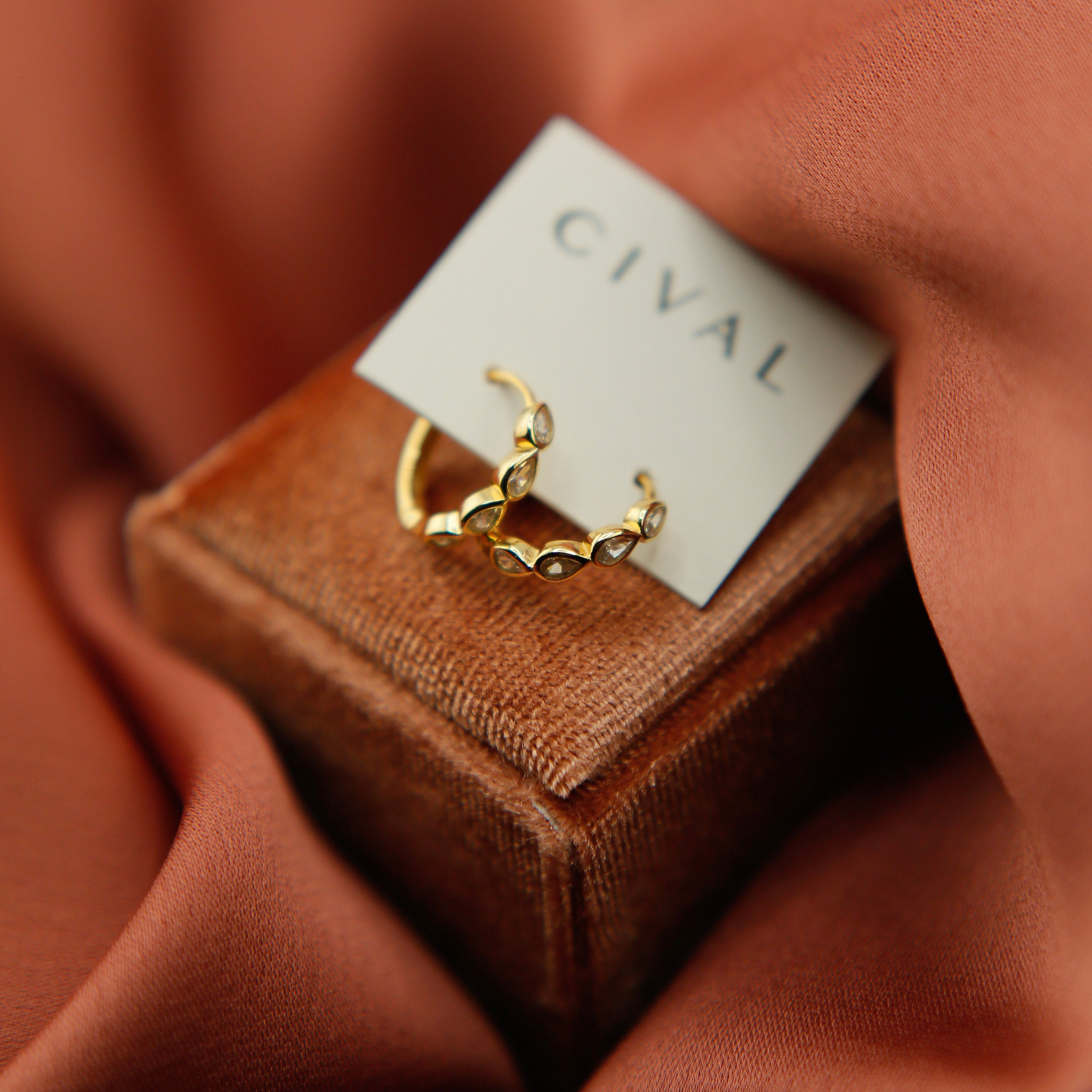 *new* Nessa | Huggie Hoop