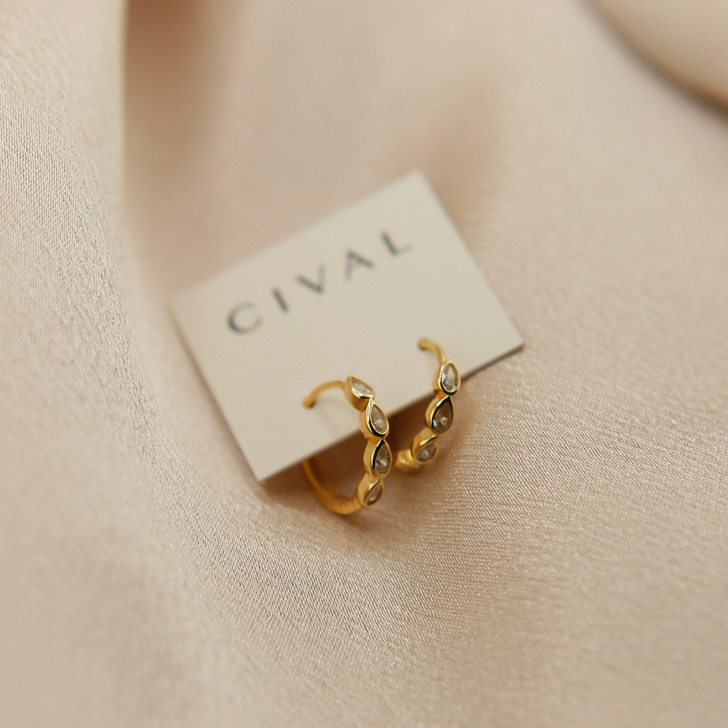 *new* Nessa | Huggie Hoop