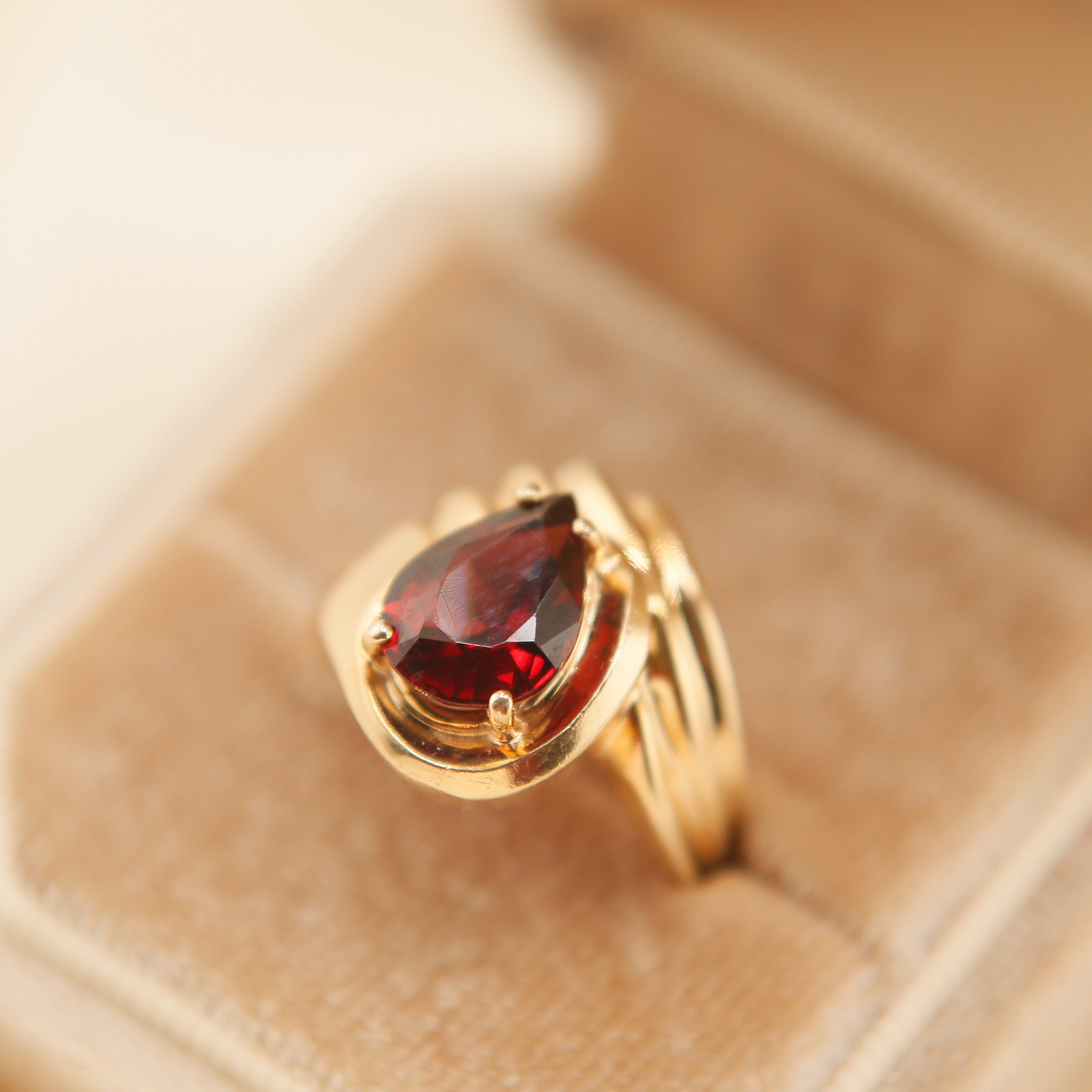 60's 14k Pear Garnet Ring | sz 6.75
