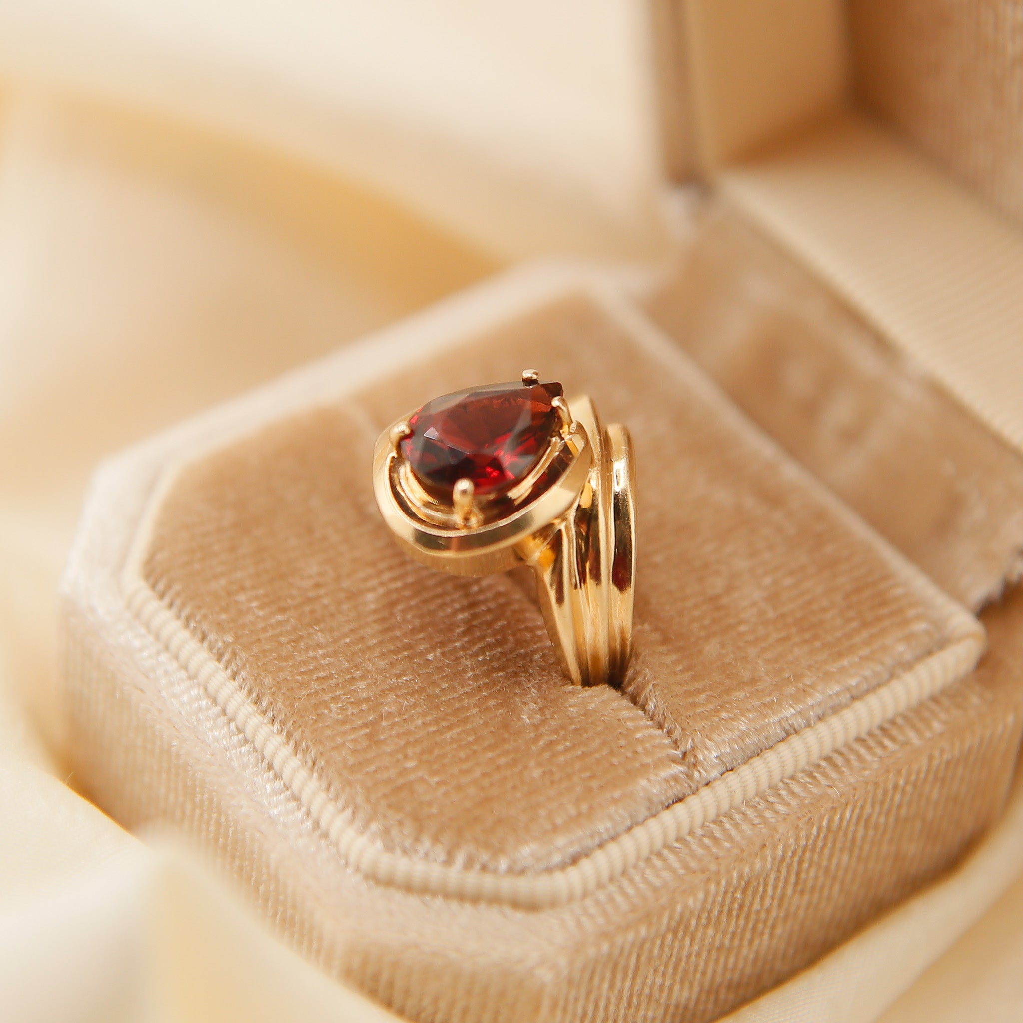 60's 14k Pear Garnet Ring | sz 6.75