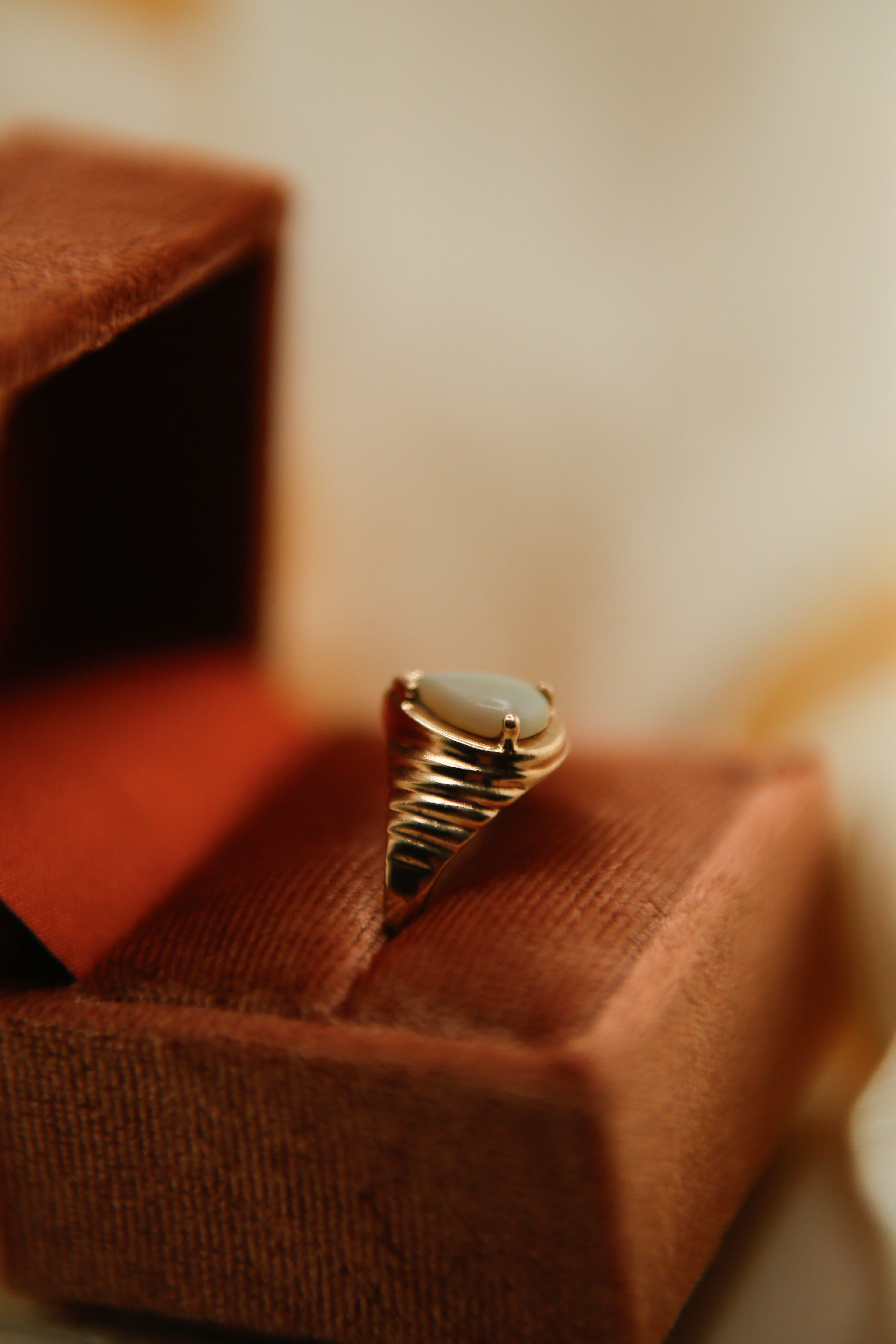 70's Modern Ripple Teardrop Opal 10k Ring | sz 6