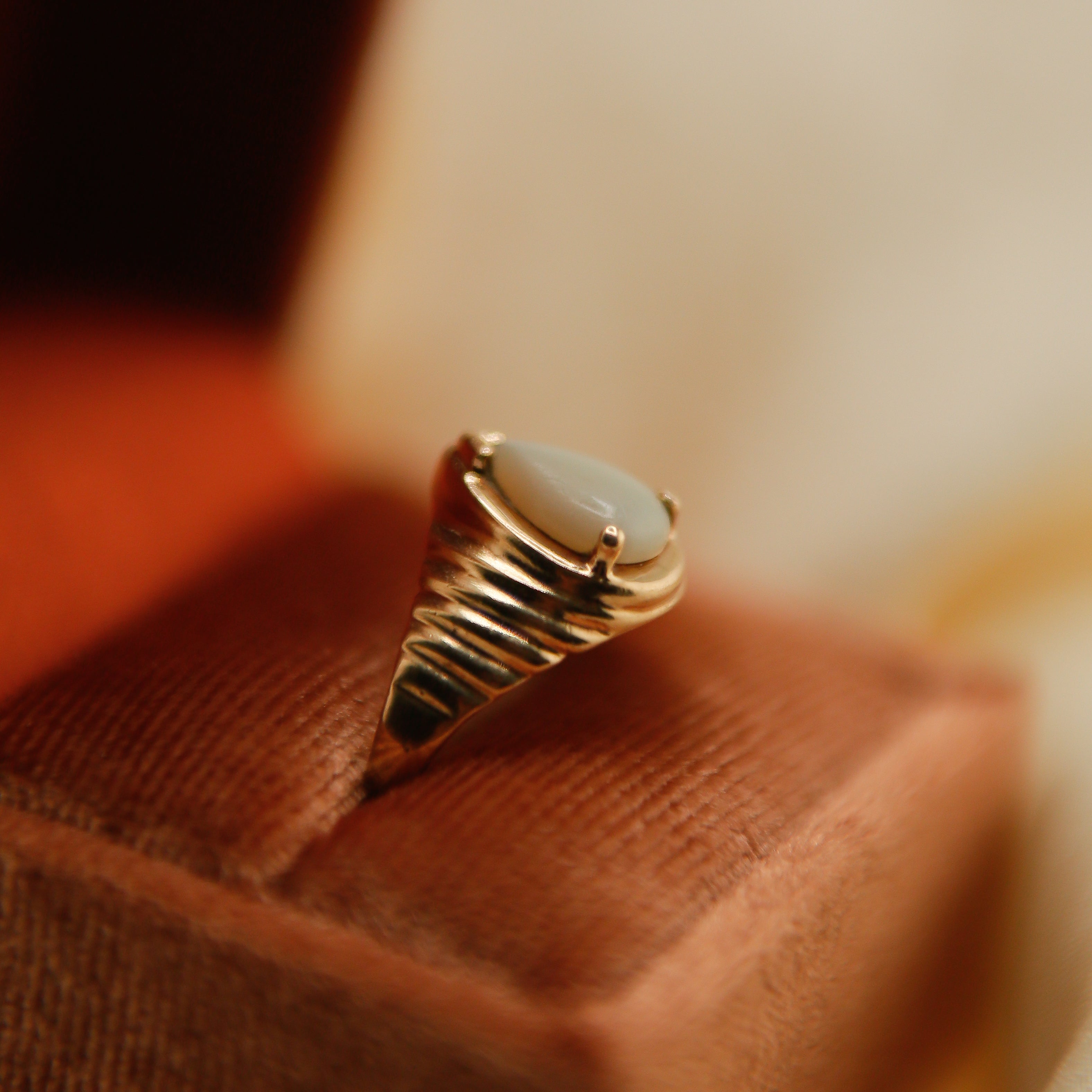 70's Modern Ripple Teardrop Opal 10k Ring | sz 6