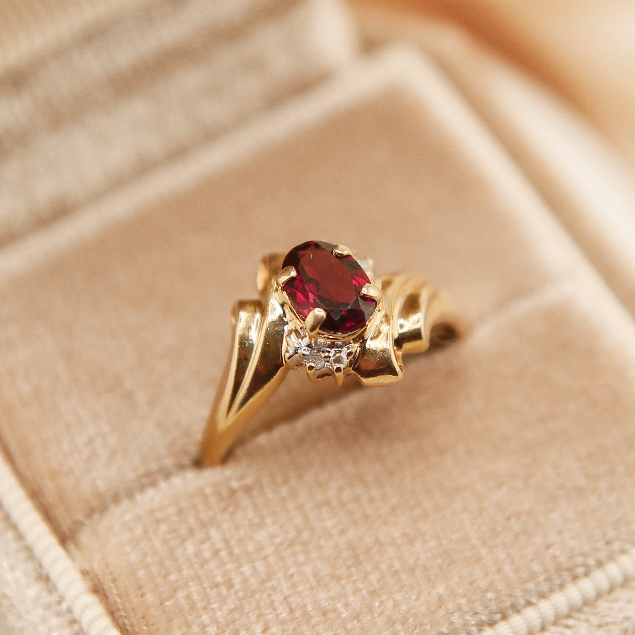 80's Dainty 10k Garnet & Diamond Bypass Ring | sz 7