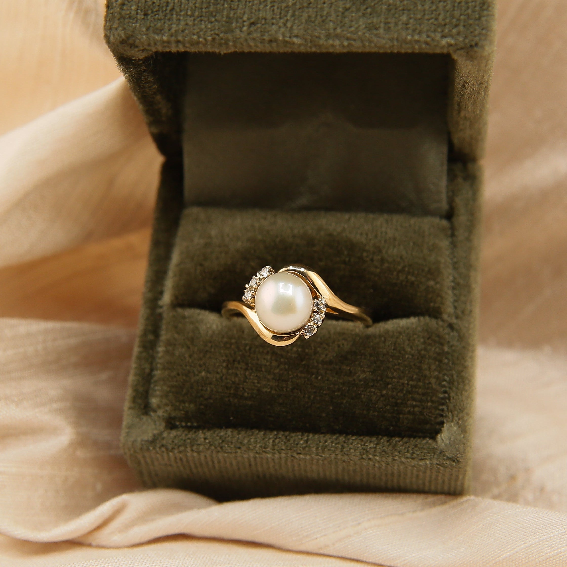 14k Peal Bypass w Diamond Accent | sz 6.5