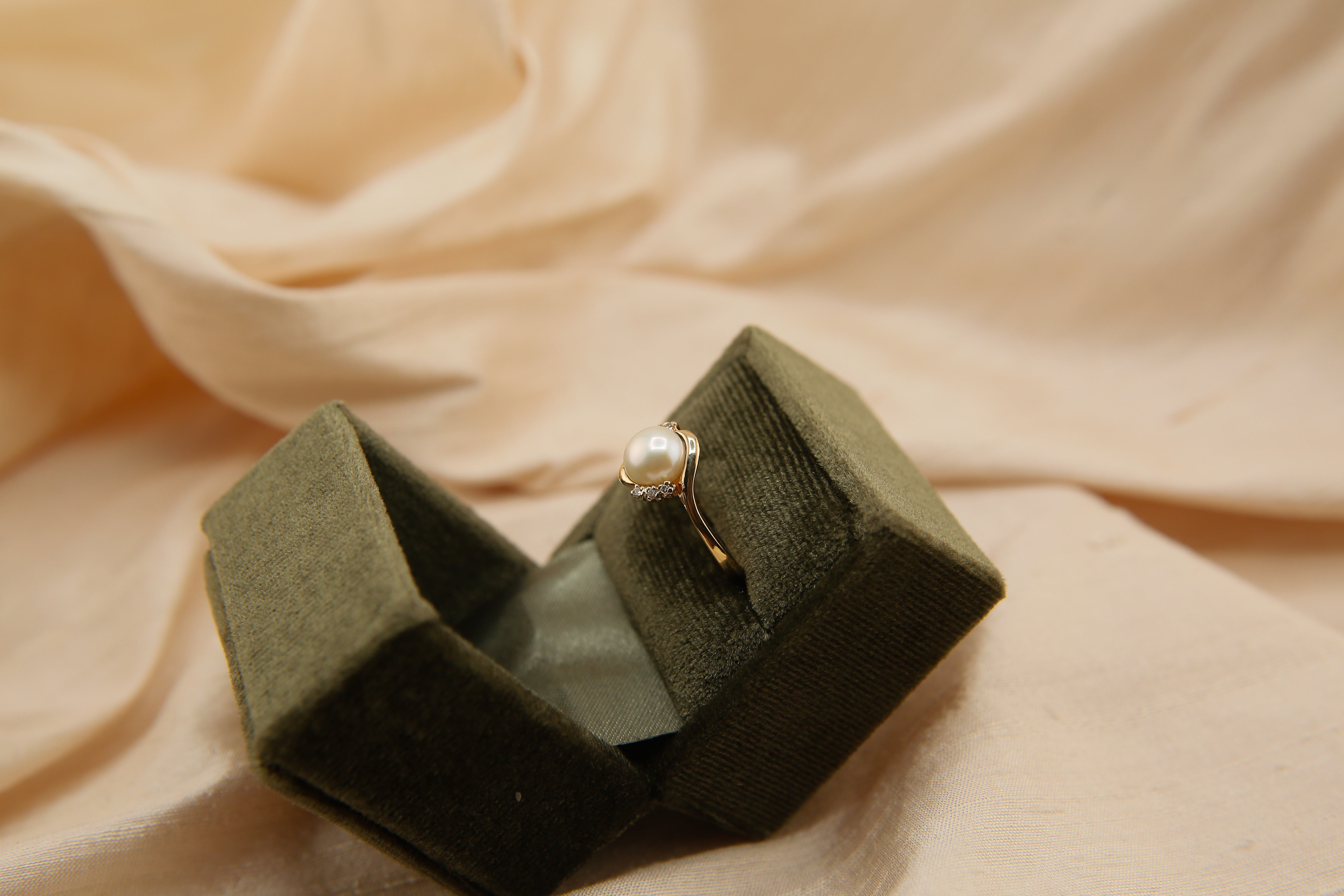 14k Pearl Bypass w Diamond Accent | sz 6.5