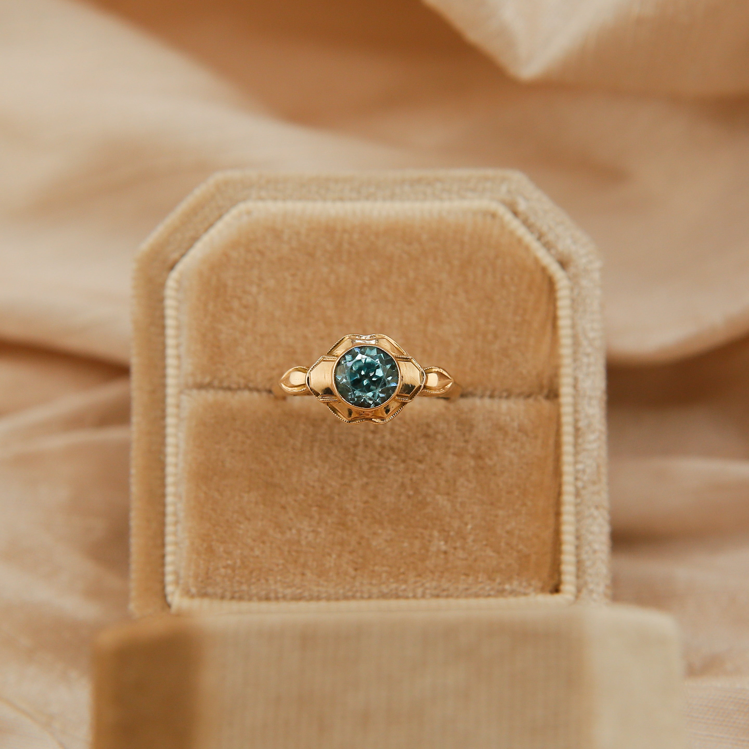 10k Deco Swiss Blue Topaz | sz 5