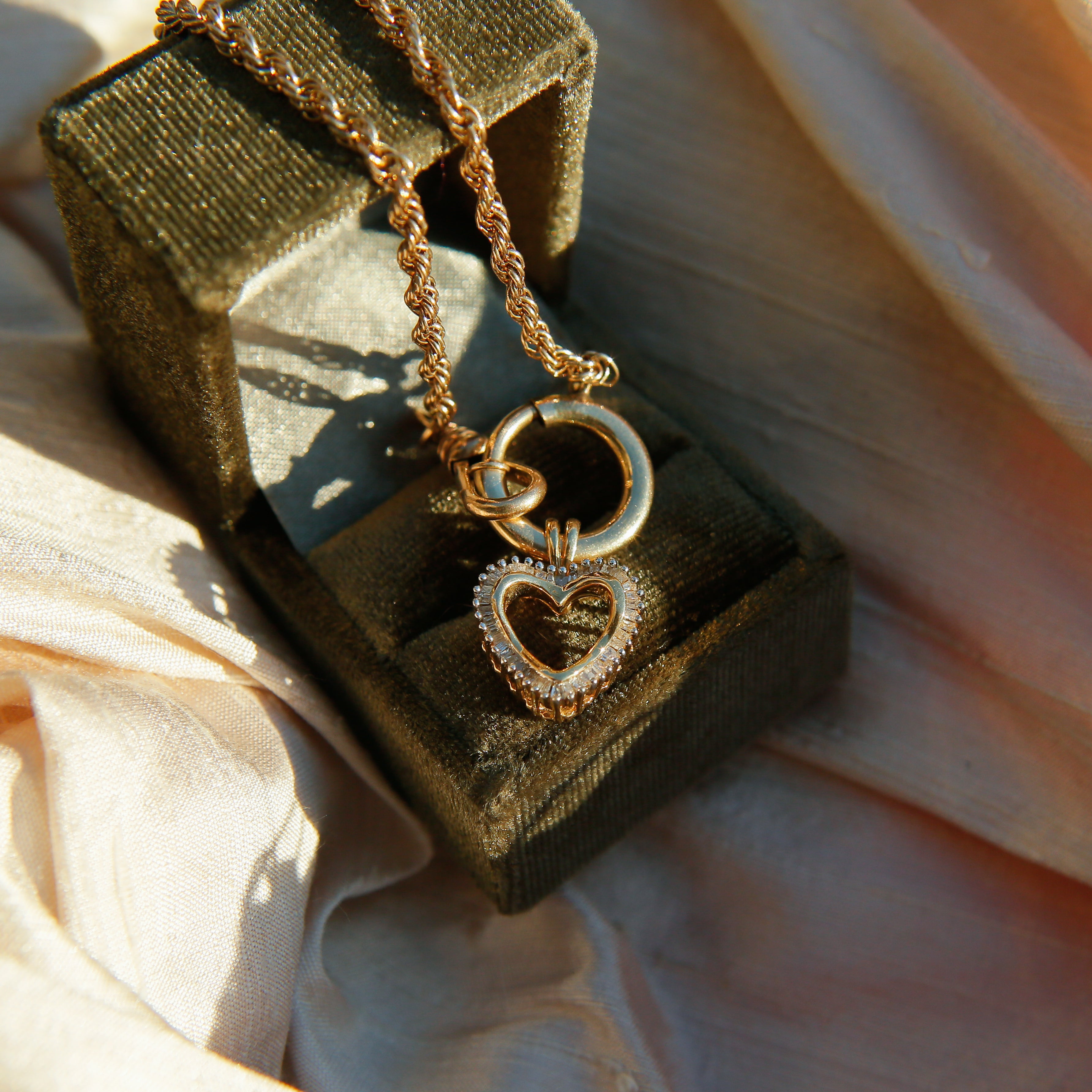 Vintage Chunky Statement Diamond Heart Choker | Necklace