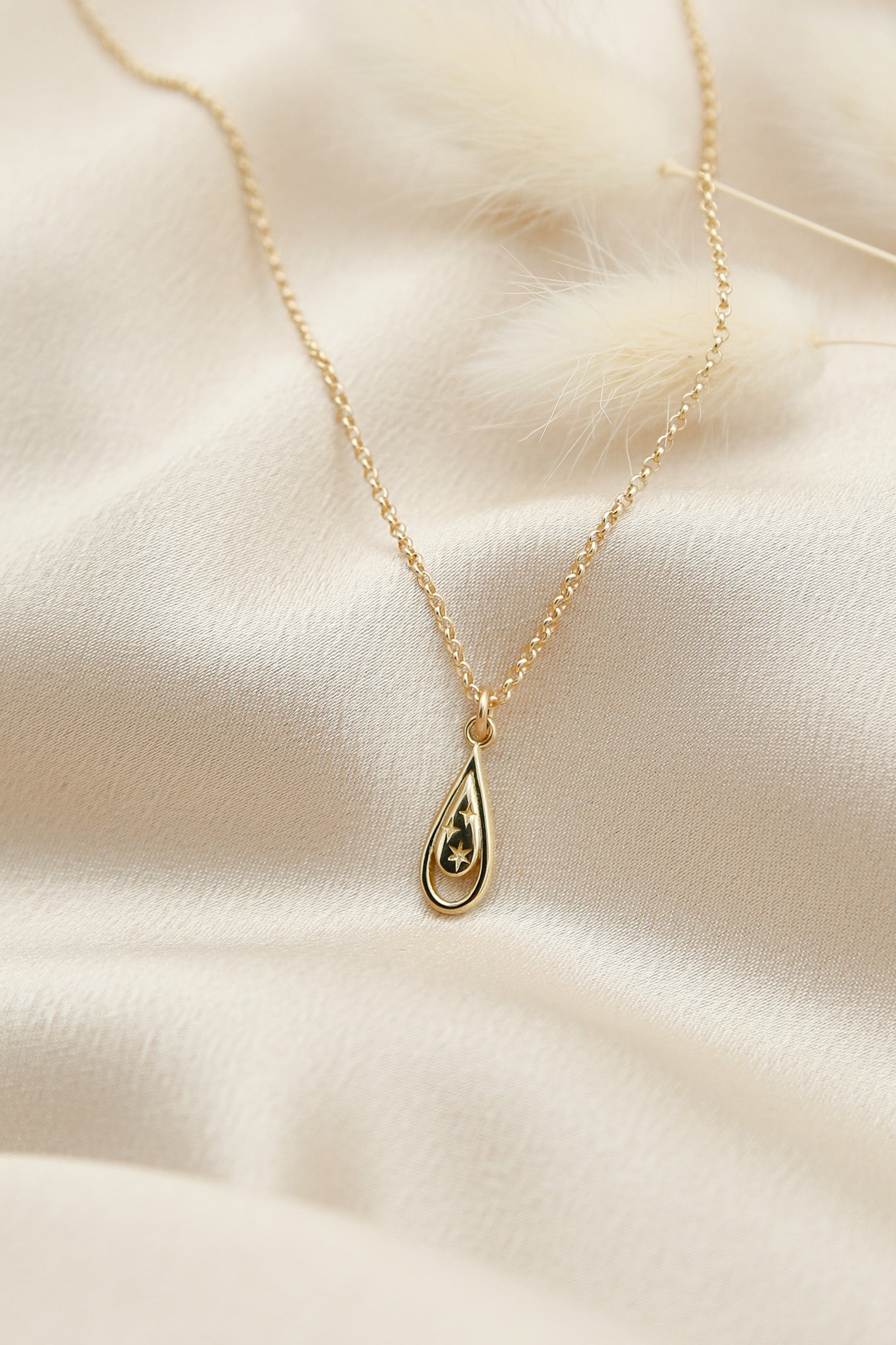 Una | Teardrop Necklace