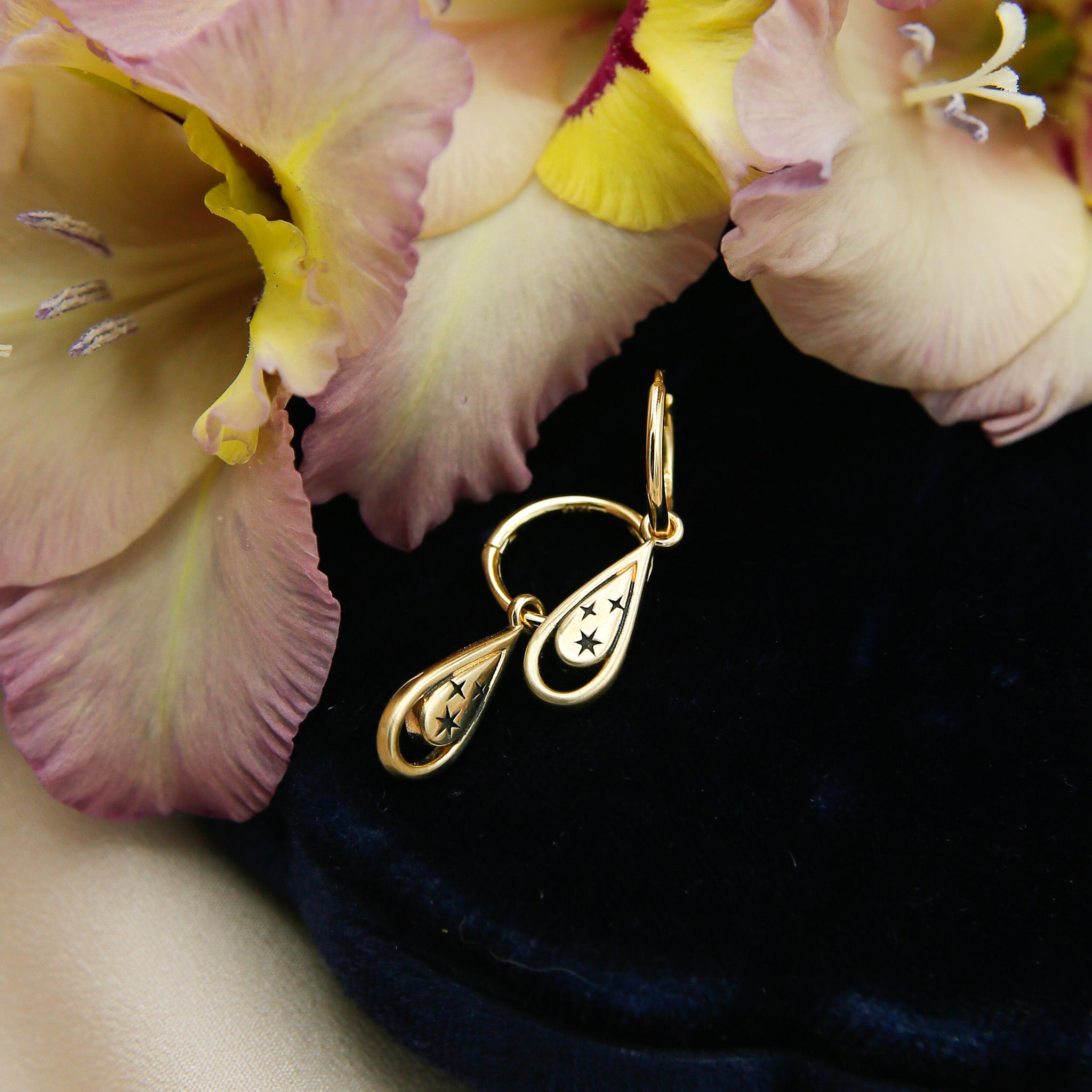 Una | Teardrop Hoops