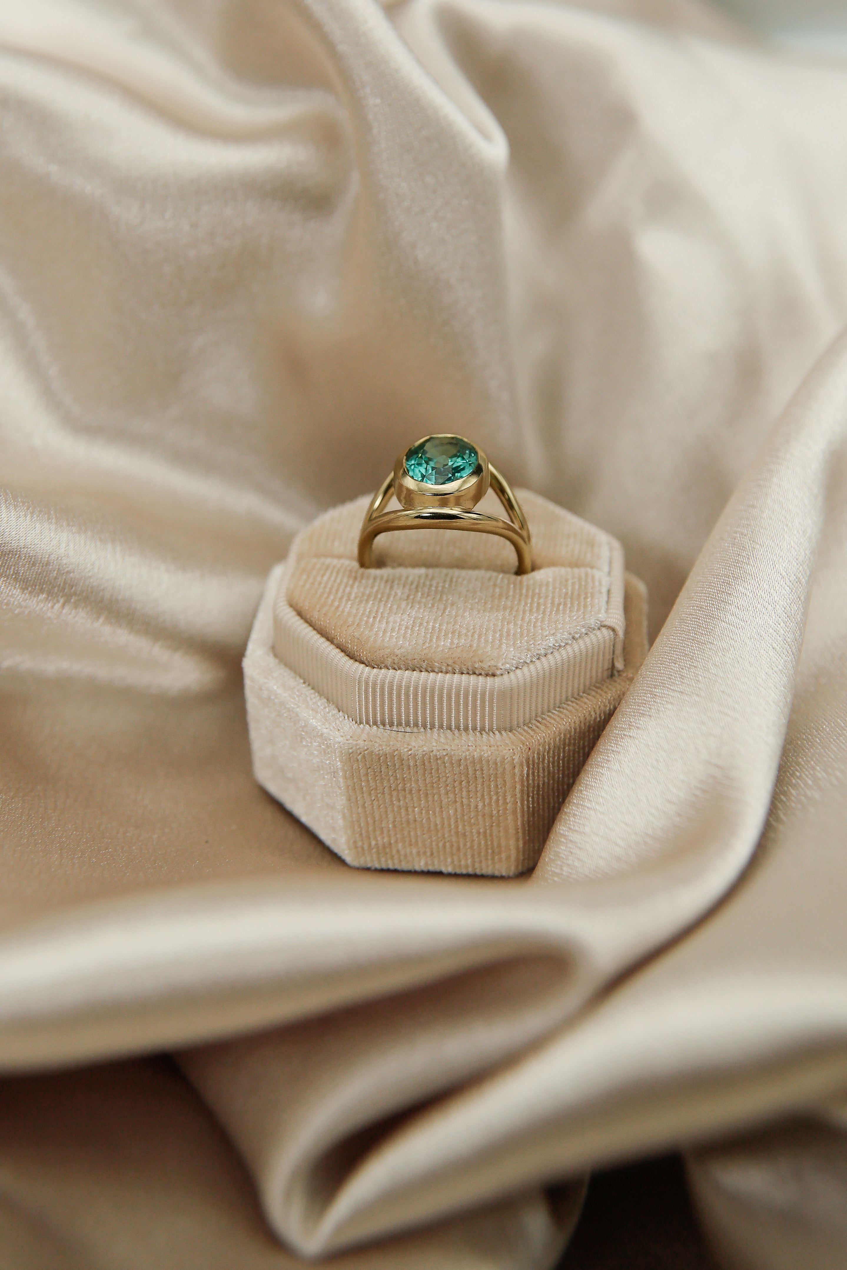 Jamie | 6.5 ct Paraiba Sapphire | sz 8