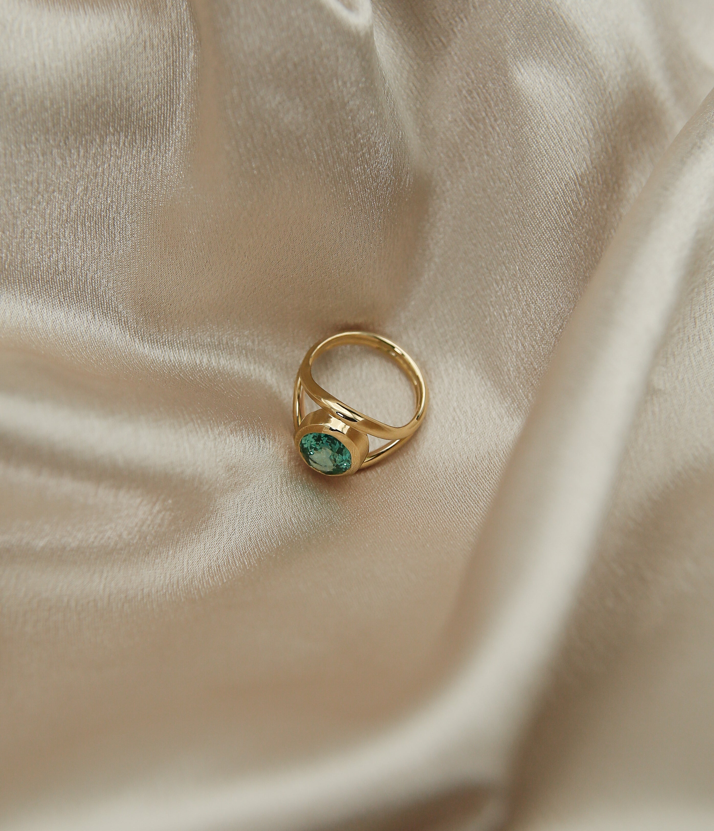 Jamie | 6.5 ct Paraiba Sapphire | sz 8