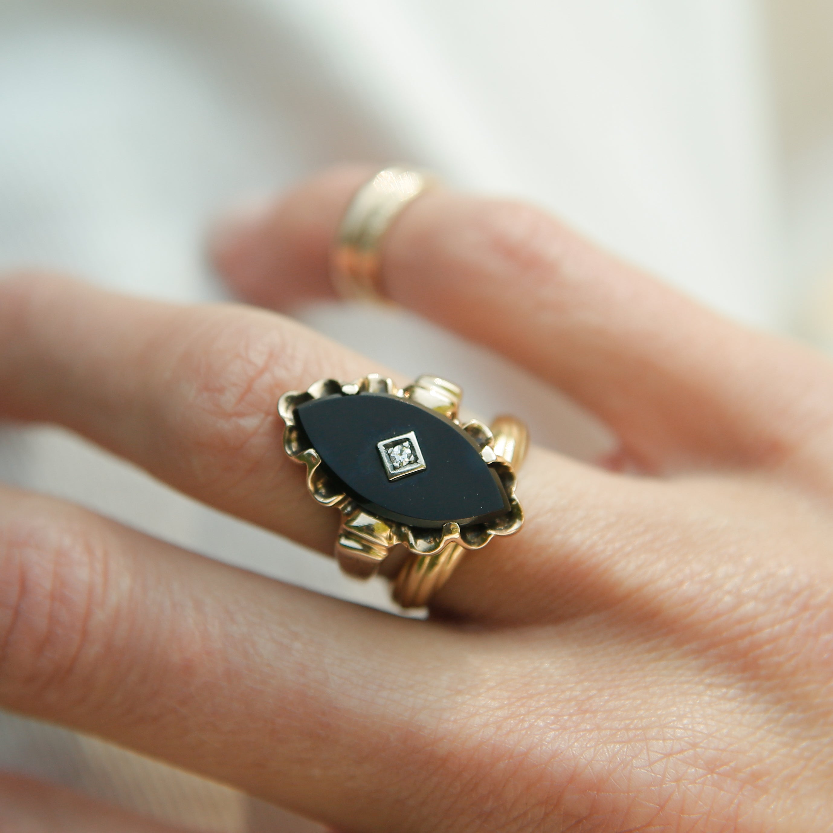 Vintage 10k Ribbon Framed Onyx and Diamond Ring | sz 6.25