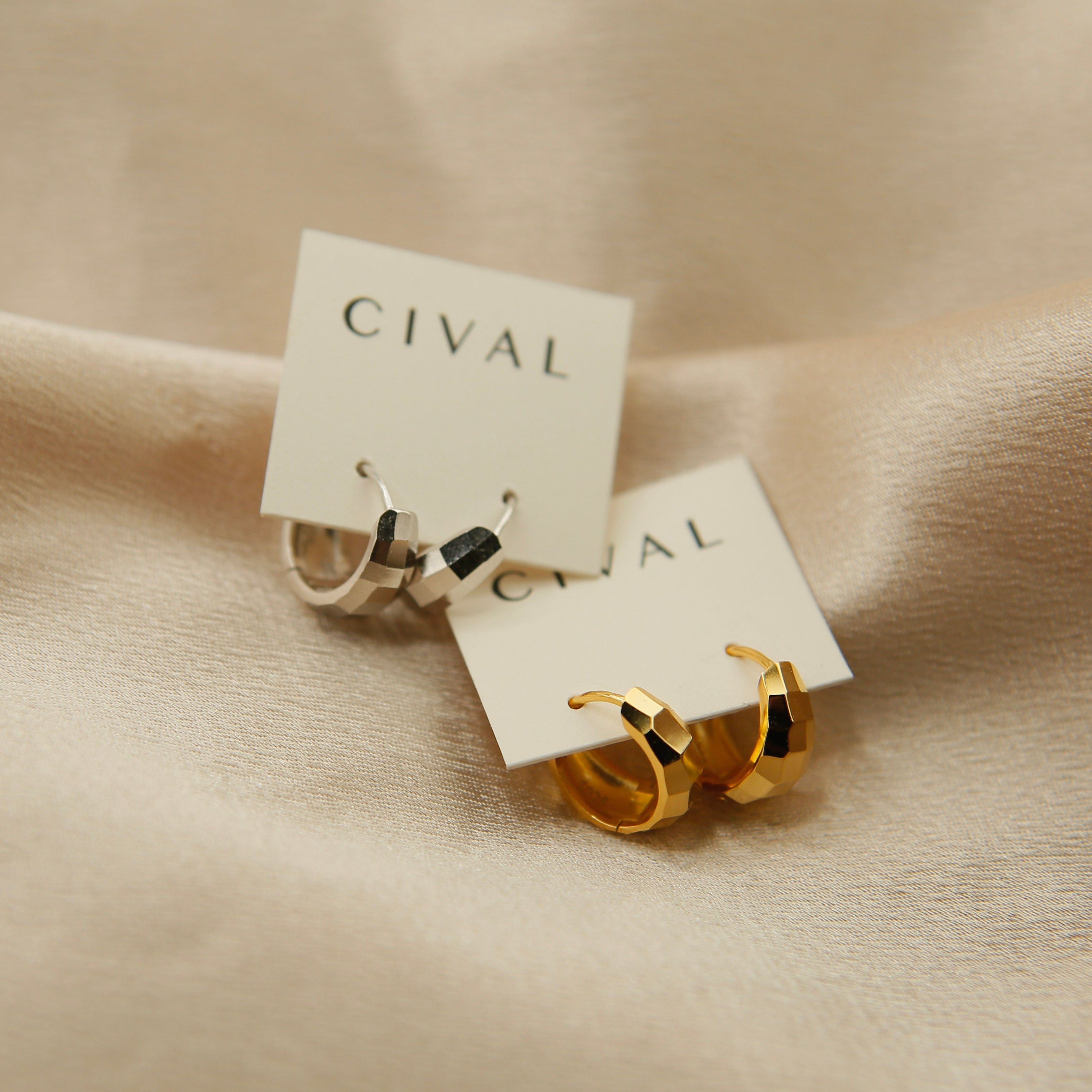 *new* Elesa | Huggie Hoop