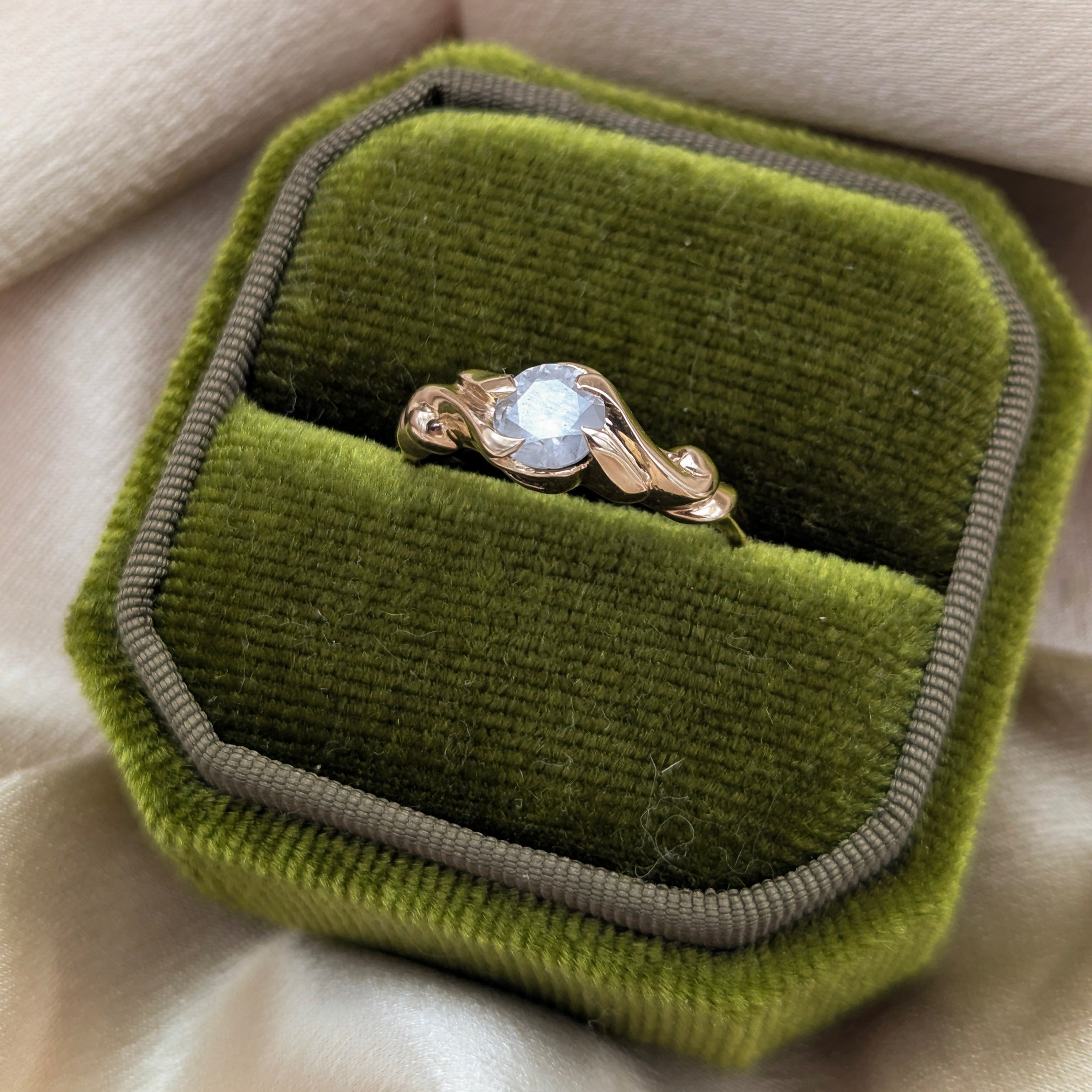 30's Frosty Diamond Solitaire | sz 7.25