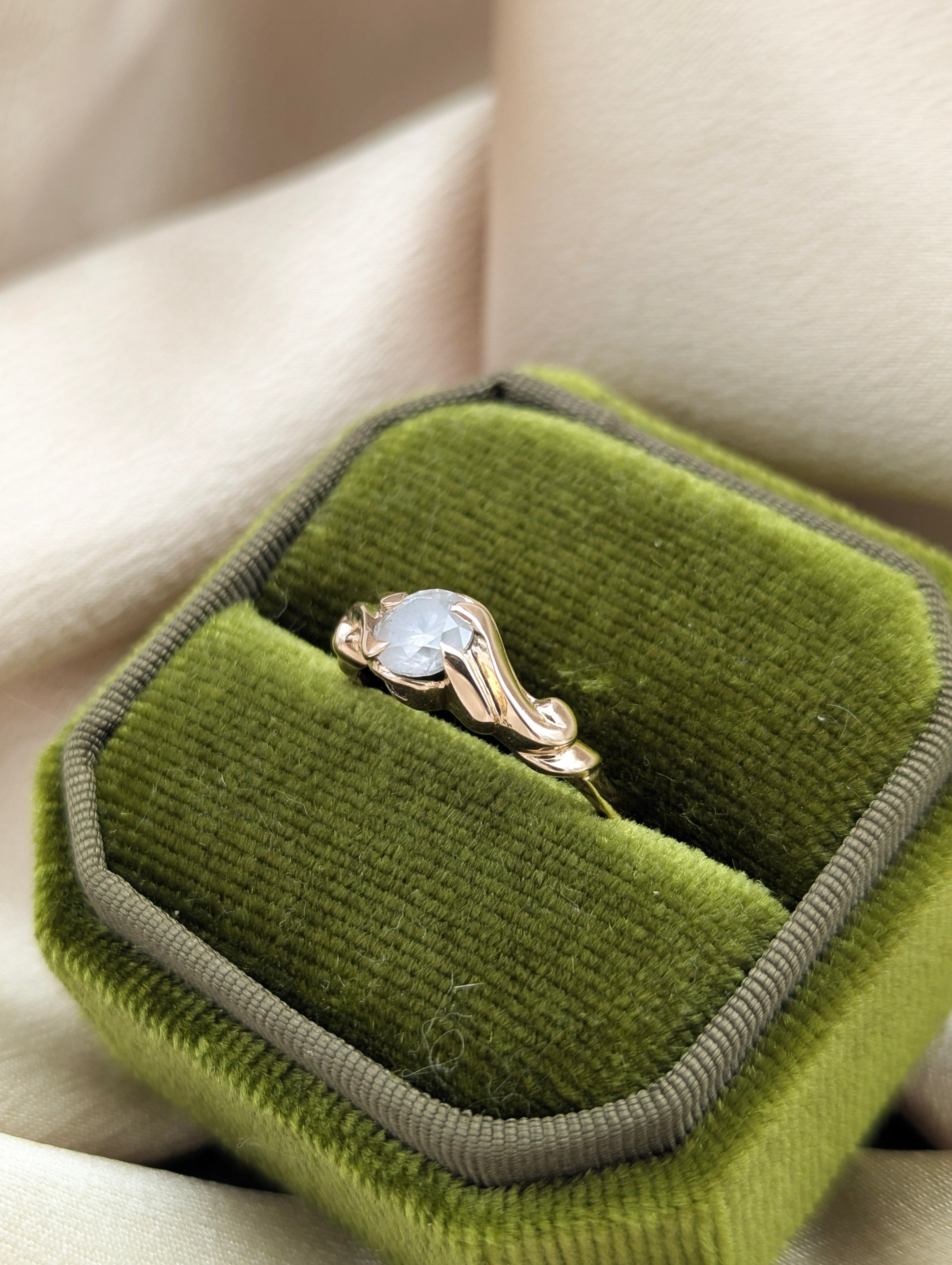 30's Frosty Diamond Solitaire | sz 7.25