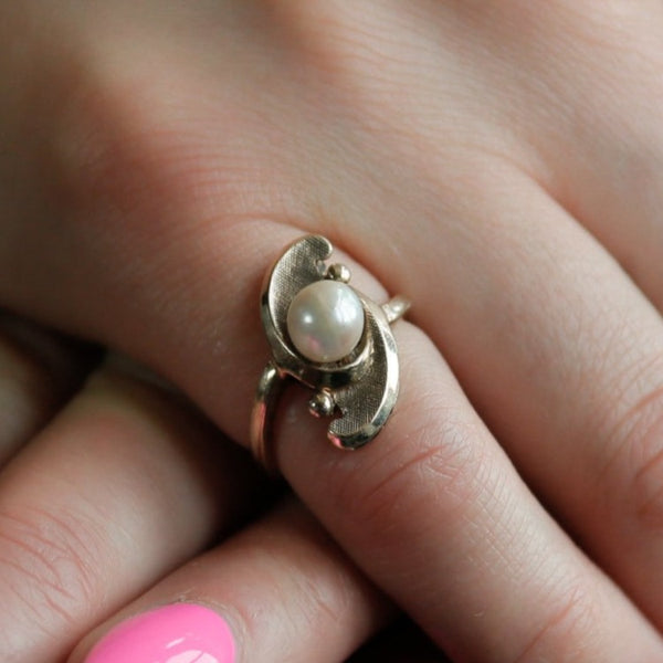 1960's 10k Double Wave Ring with Natural Pearl | Sz 4.75