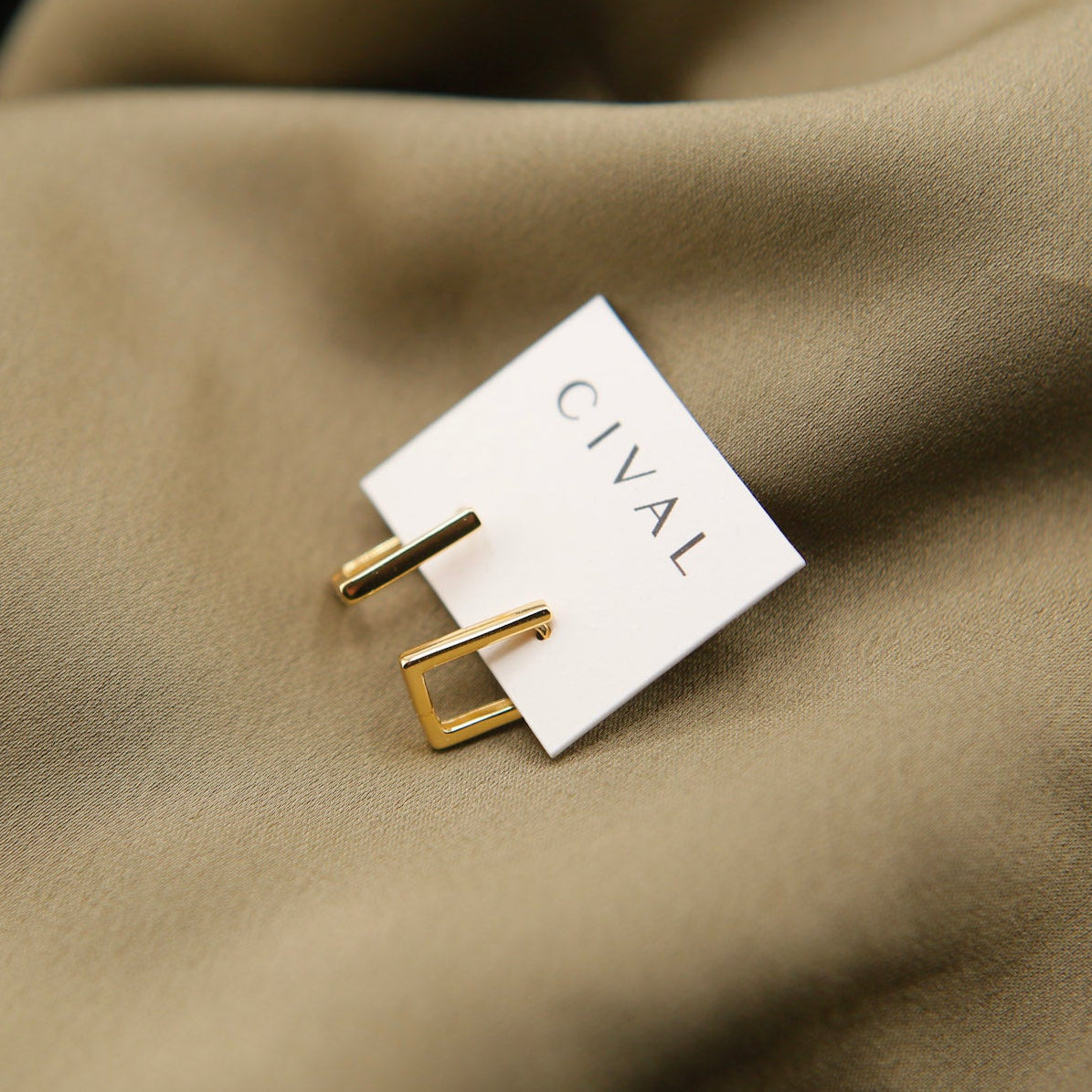 *new* Kate | Huggie Hoop