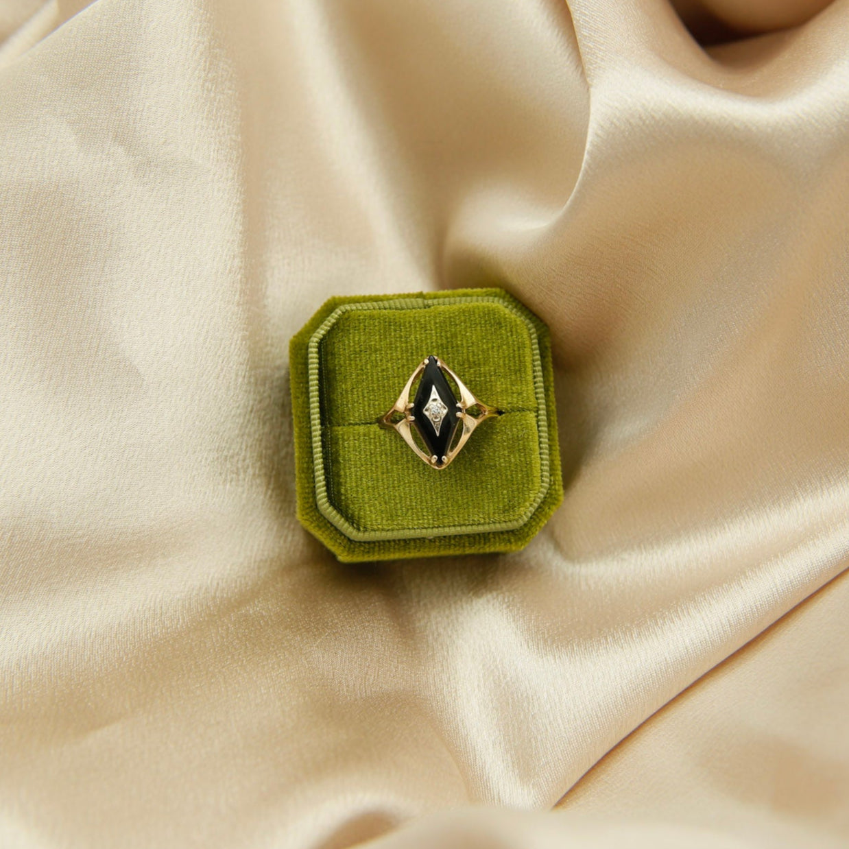 Vintage 10k Kite Shaped Onyx and Diamond Ring | sz 9+