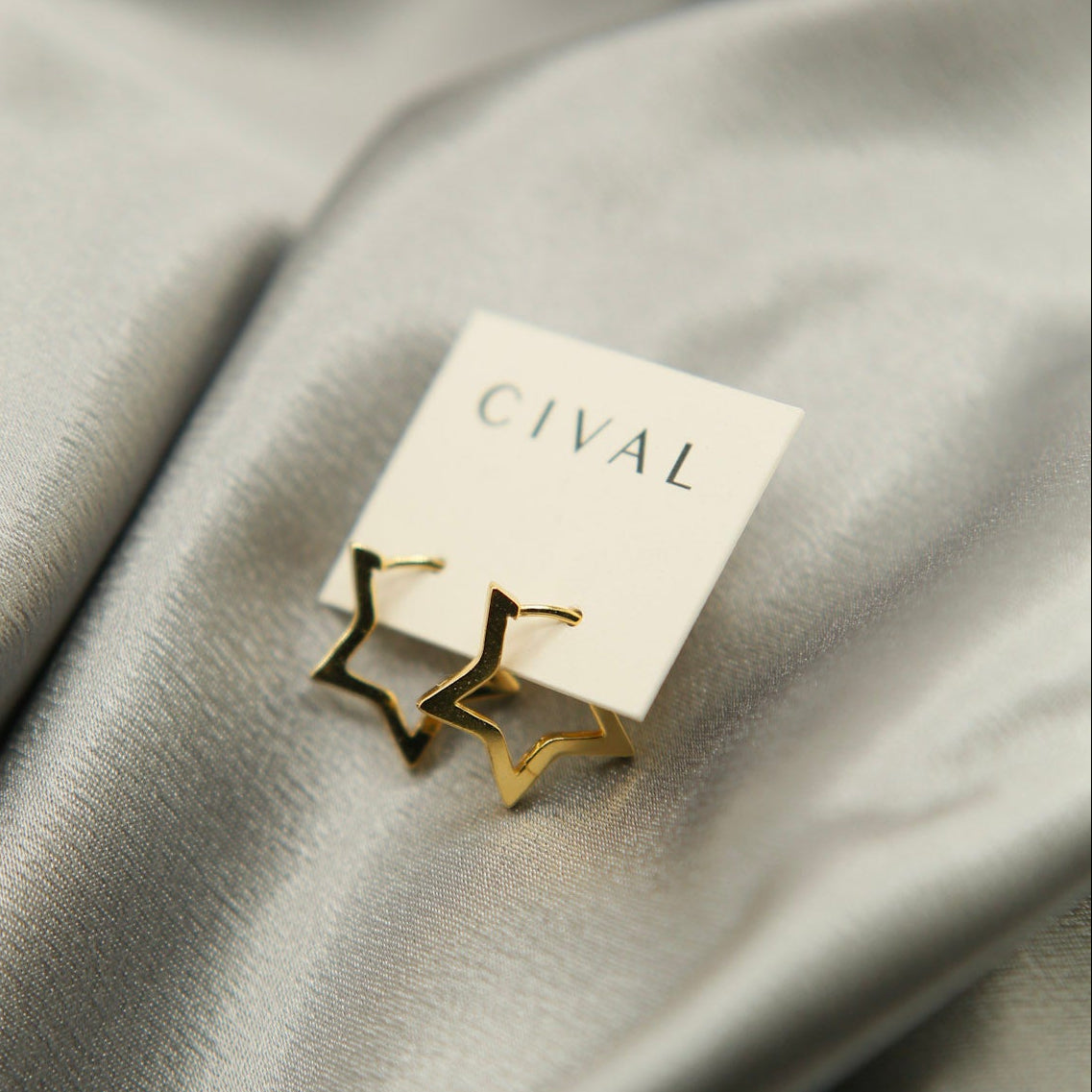 *new* Stella | Huggie Hoop