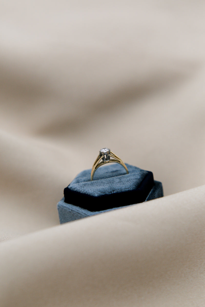 Antique 18K Natural Diamond Solitaire Ring | Sz 5.5