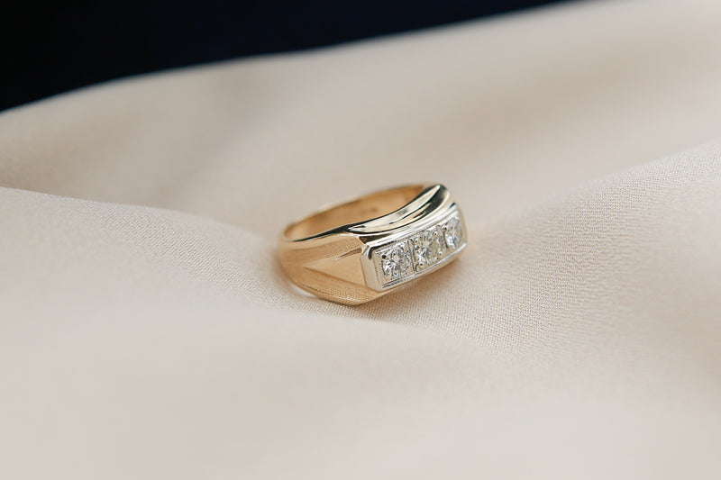 1970s 14K 3 Stone Natural Diamond RIng | Sz 7